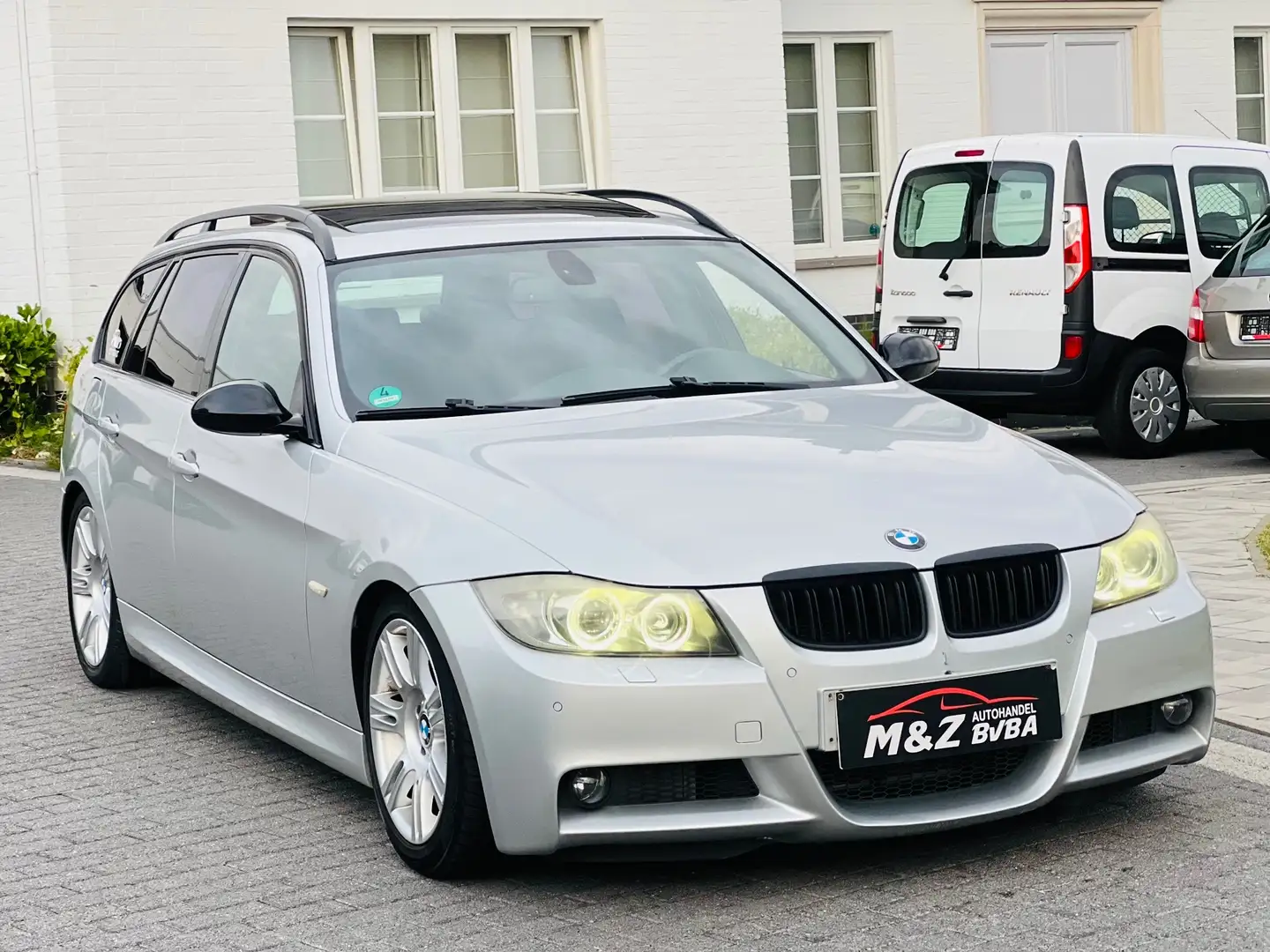 BMW 330 330xi Touring ** AUTOMAAT * M PAKKET - 1