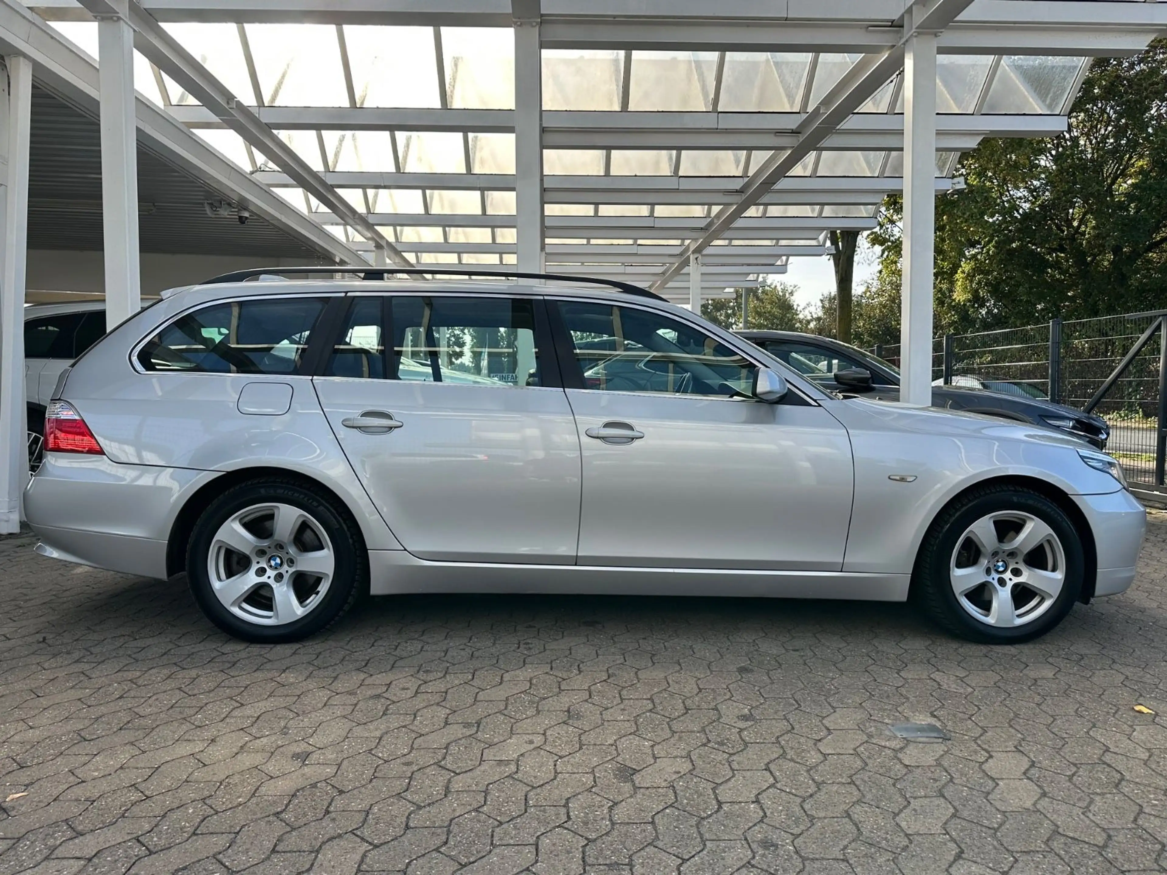 BMW 530 d Touring*Exclusive*16/9 Navi*Bi-Xenon*Pano*B
