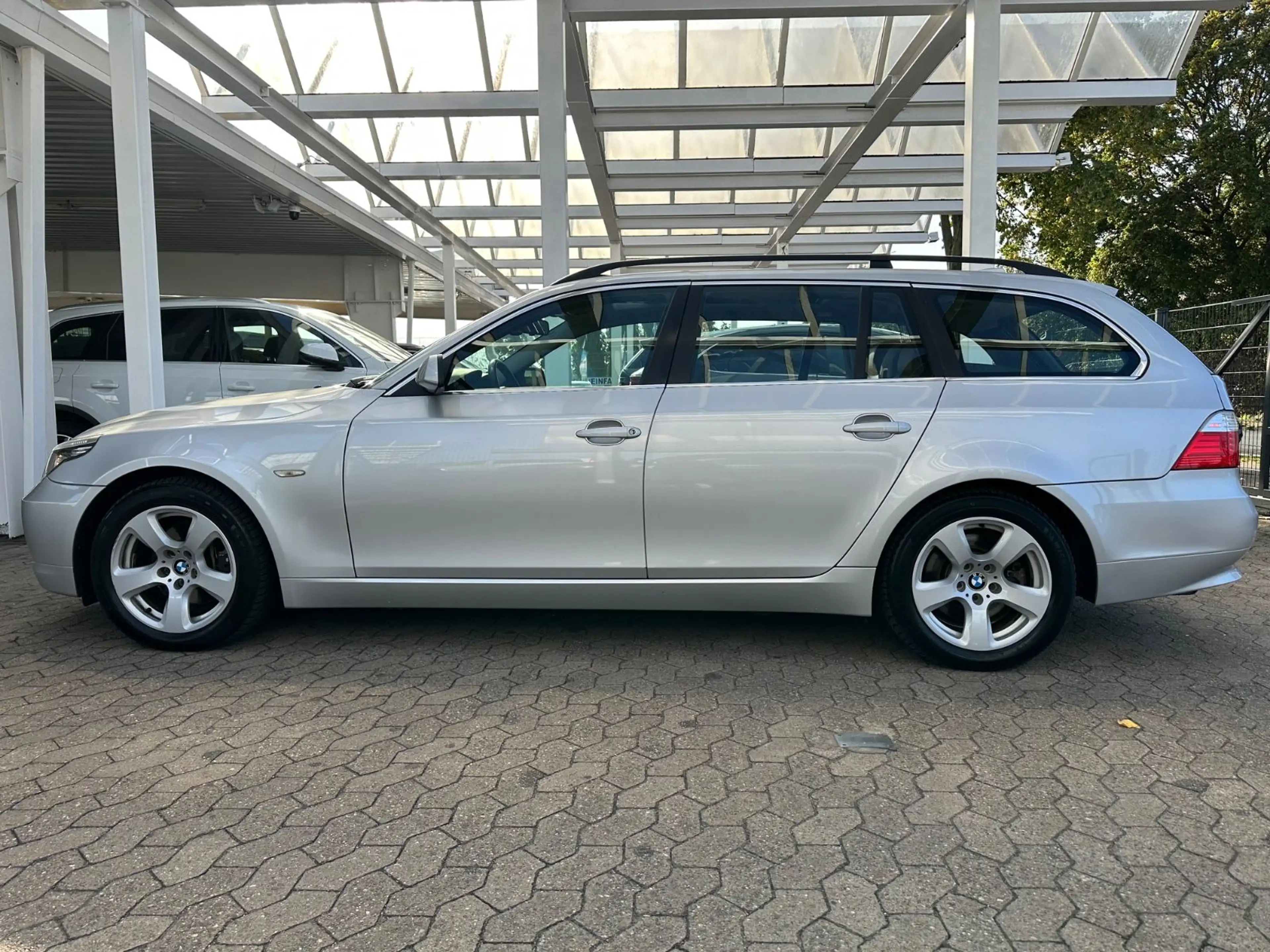 BMW 530 d Touring*Exclusive*16/9 Navi*Bi-Xenon*Pano*B — photo 9