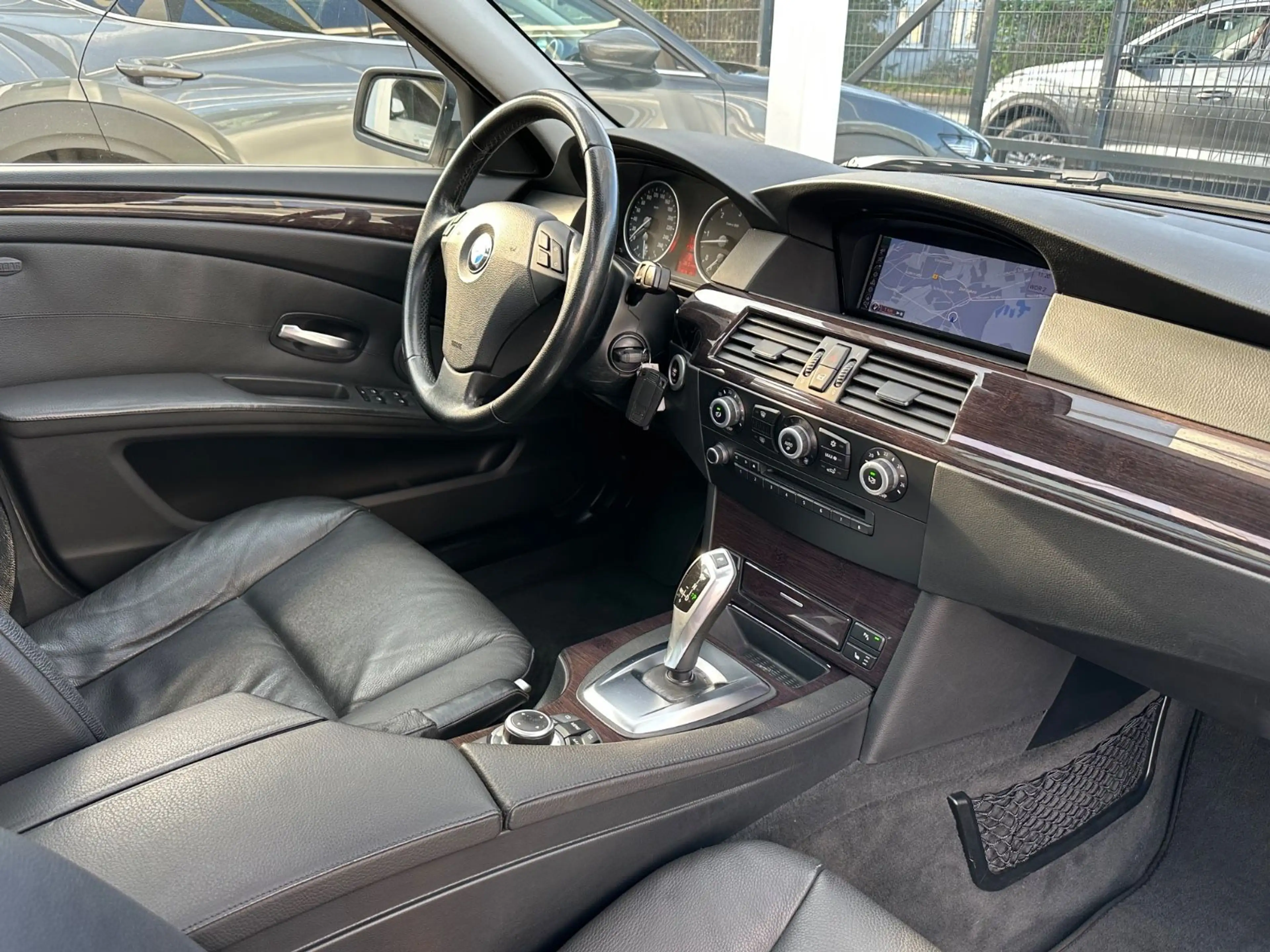 BMW 530 d Touring*Exclusive*16/9 Navi*Bi-Xenon*Pano*B — photo 6