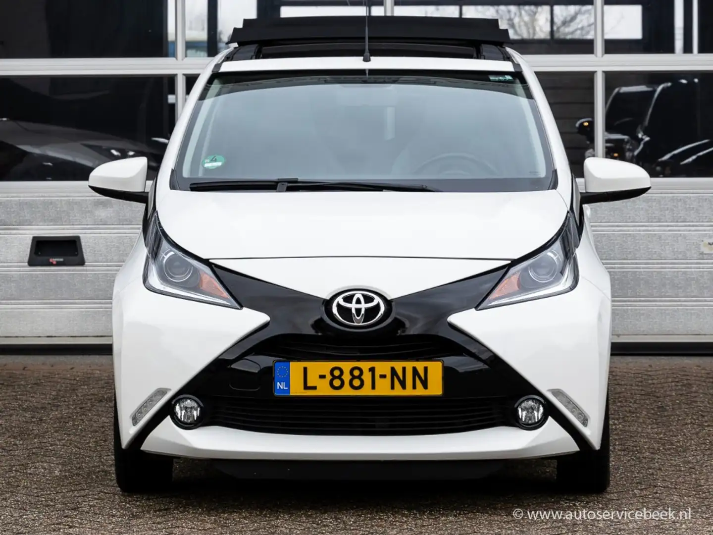 Toyota Aygo AYGO 1.0 VVTi x-clusive navigatie, cabio dak, came Wit - 2