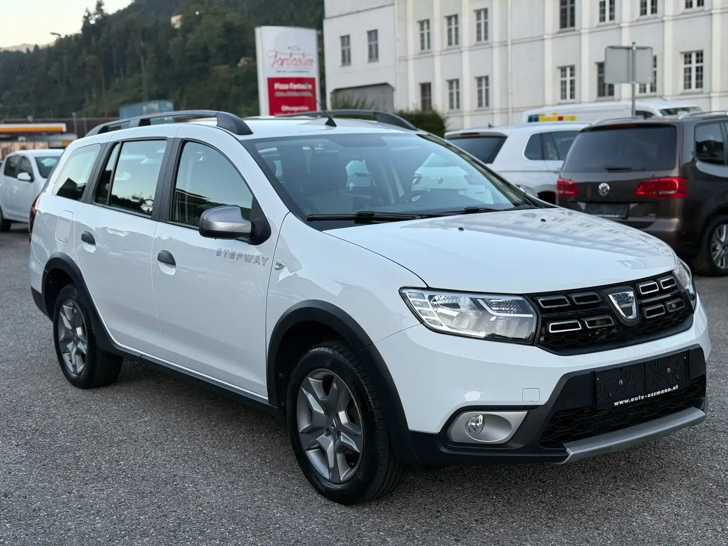 Dacia Logan Stepway TCe TÜV NEU Anhängerk. Navi Weiß - 1