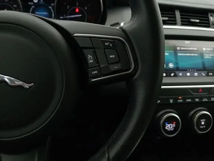 Jaguar E-Pace 2019, foto 18