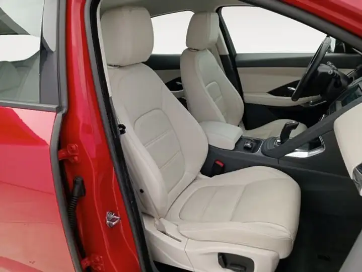Jaguar E-Pace 2019, foto 8