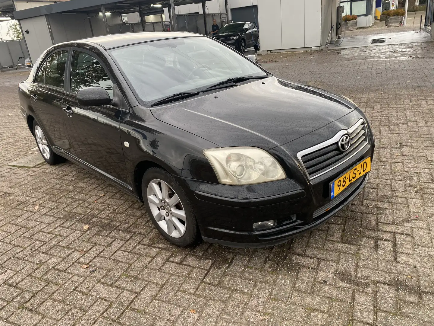 Toyota Avensis 1.8 VVTi Linea Luna Zwart - 1
