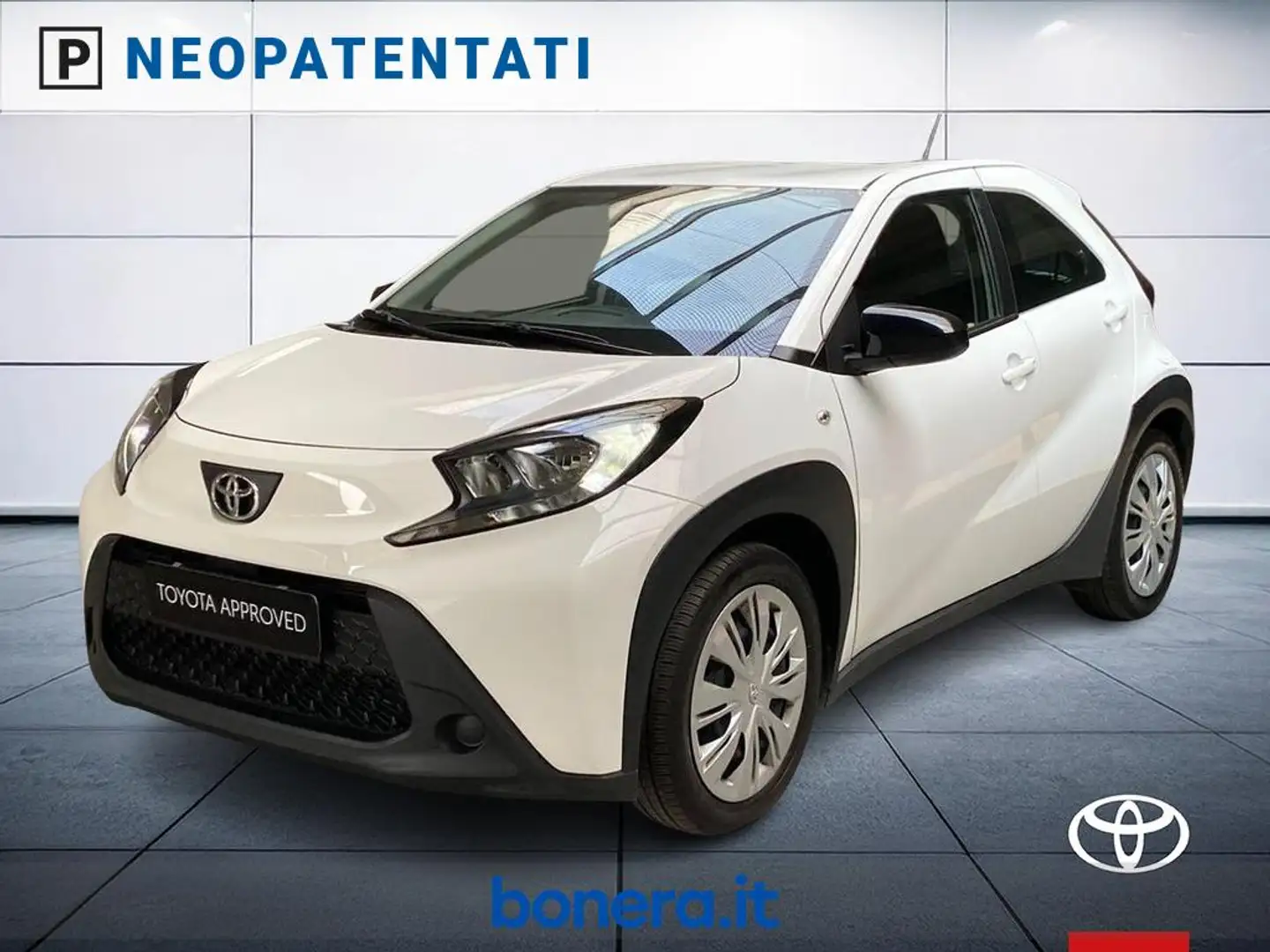 Toyota Aygo X 1.0 Active 72cv Bianco - 1