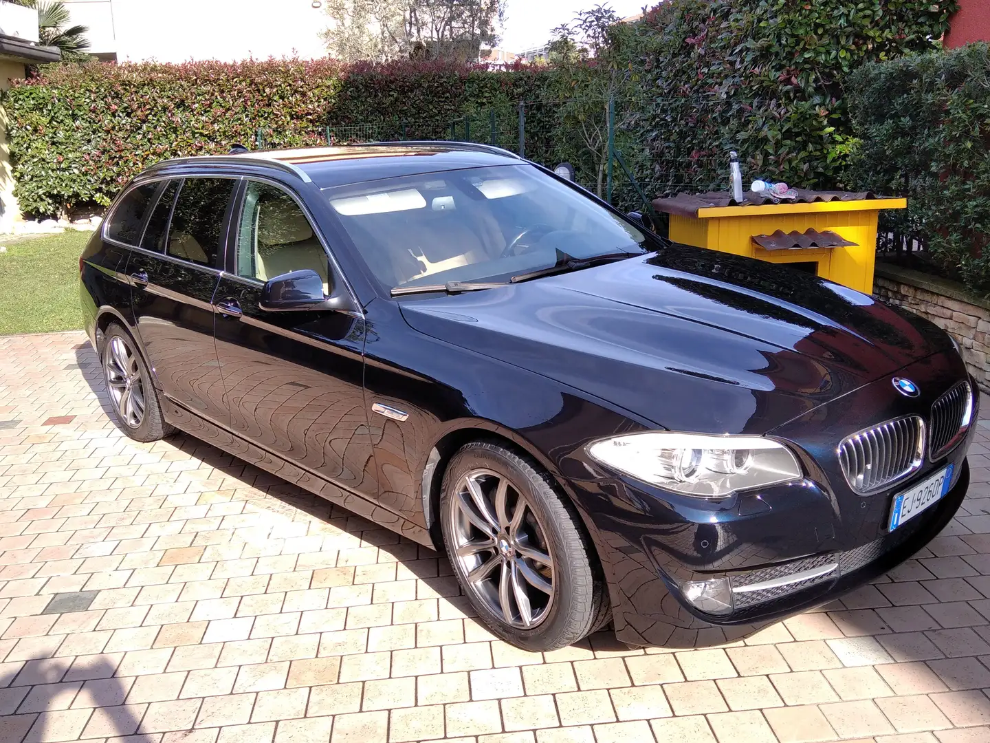 BMW 530 Serie 5 F11 Touring 530d Touring Futura Fekete - 1