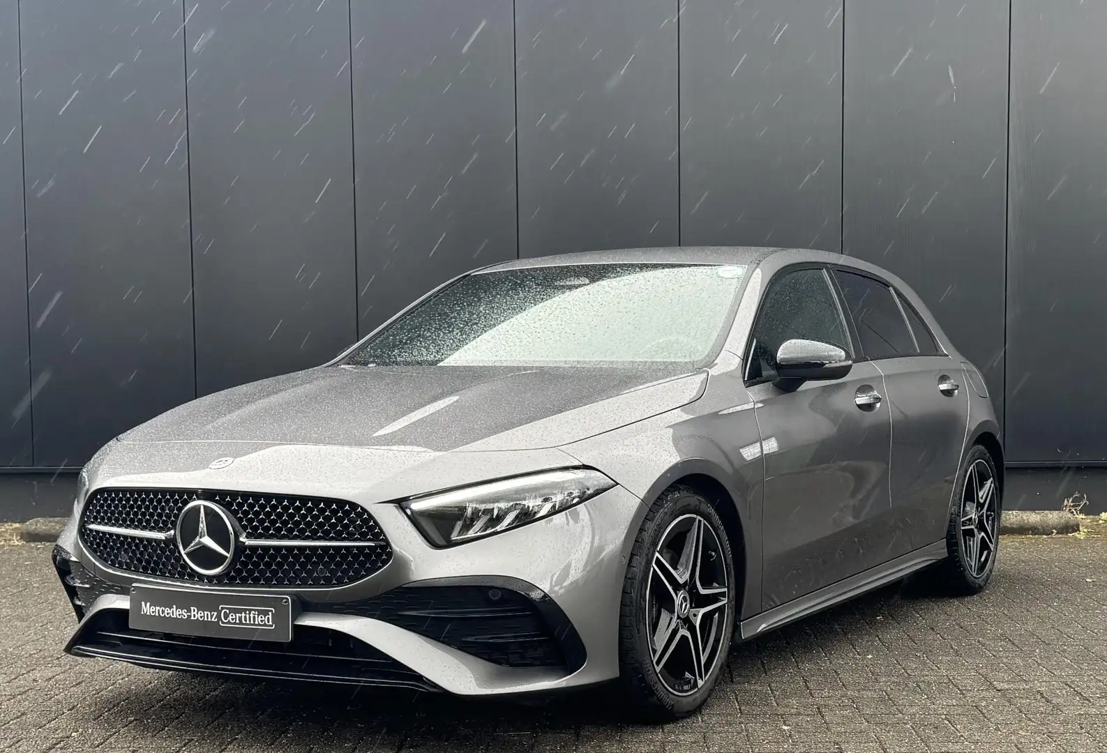 Mercedes-Benz A 180 AMG Line - 1
