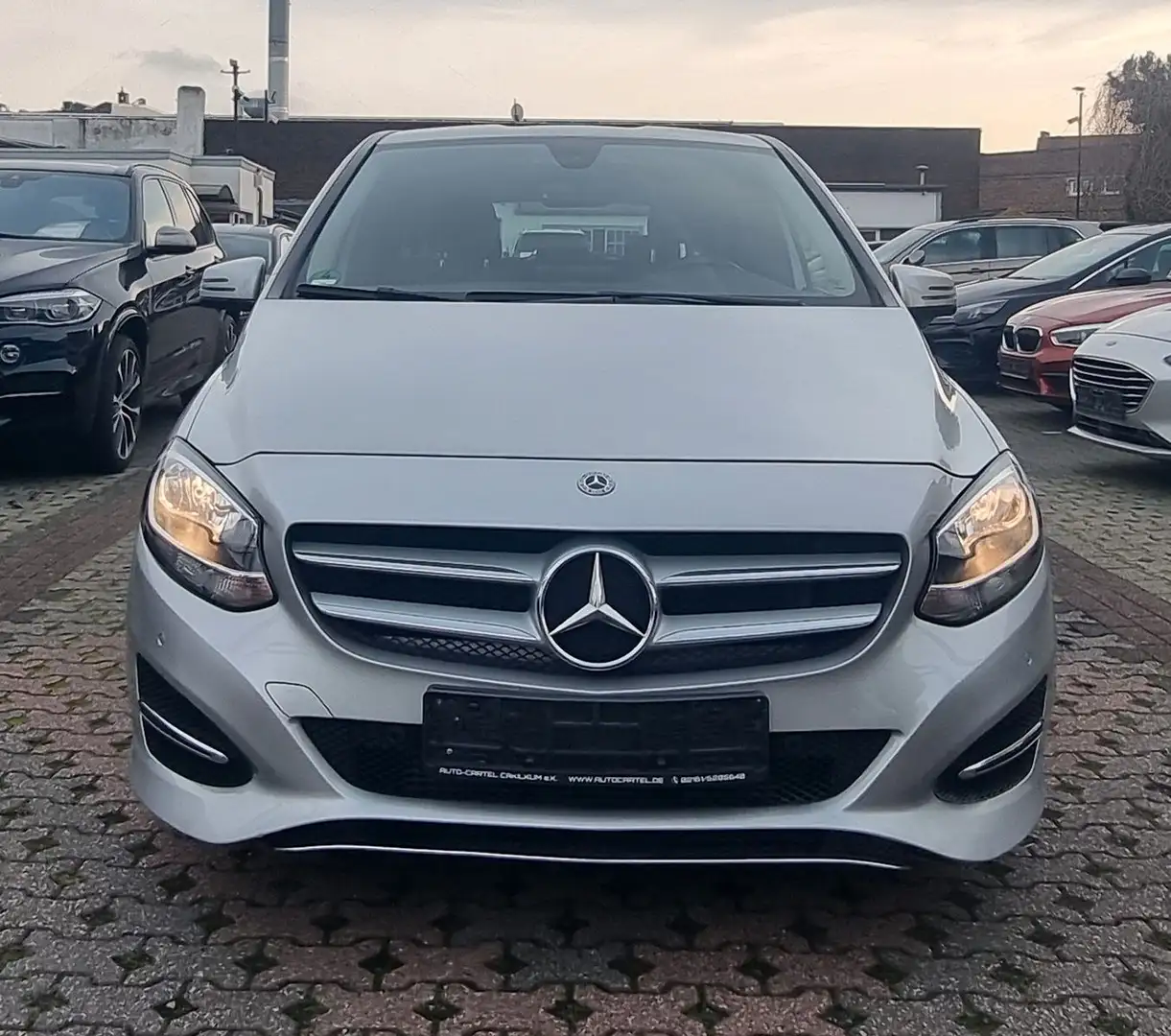 Mercedes-Benz B 180 -AUTOMATIK-GARANTI-EU6-SITZHZ-RENTNER.AUTO Silber - 2