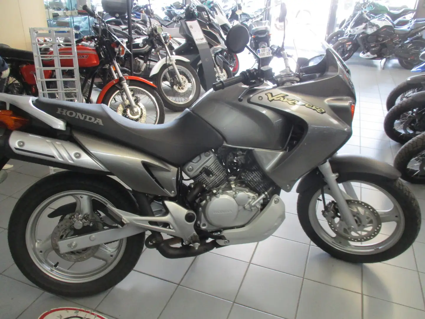 Honda Varadero Gris - 2