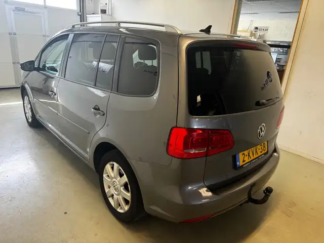 Volkswagen Touran view 8