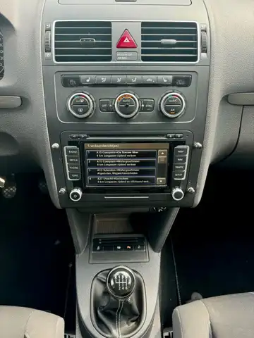 Volkswagen Touran view 3