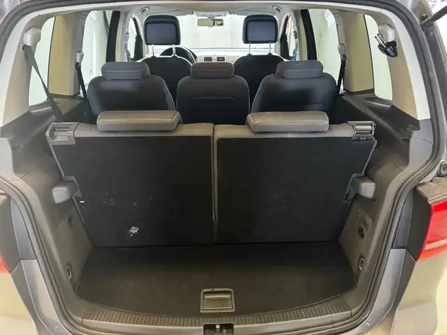 Volkswagen Touran view 4