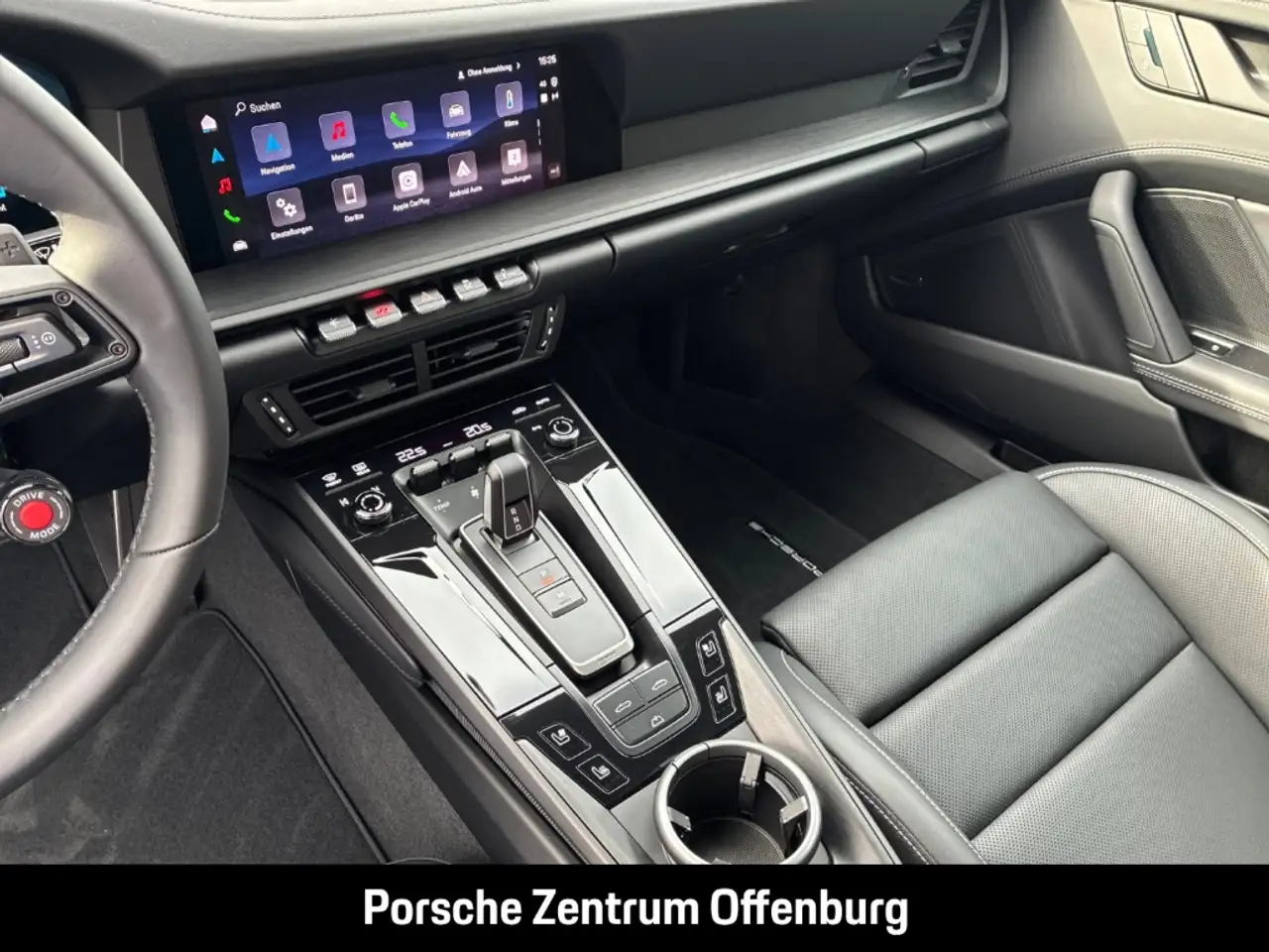 Porsche 992 -2 (911) Carrera 4 GTS Cabriolet 13
