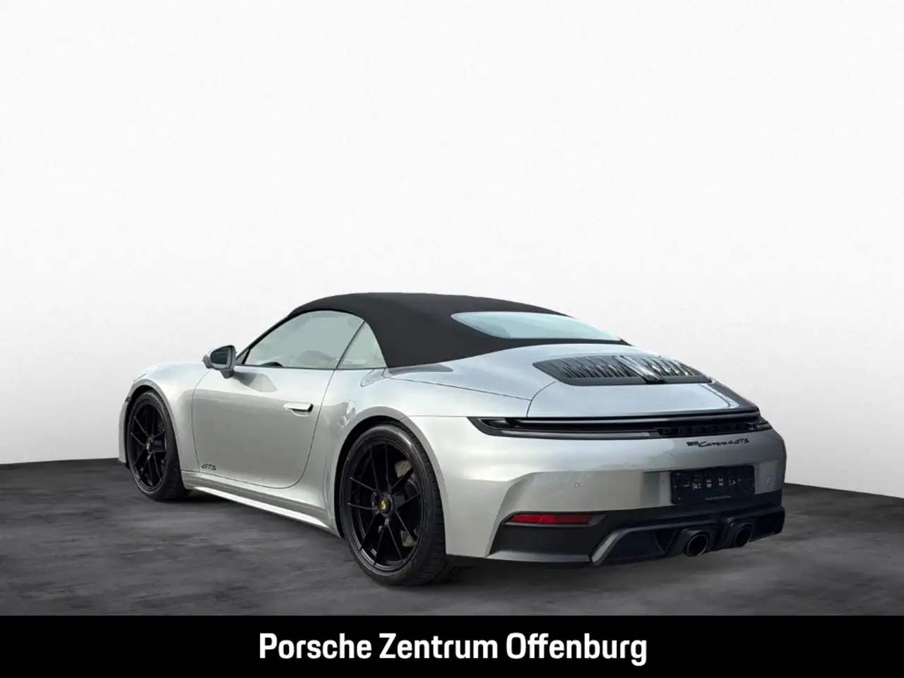 Porsche 992 -2 (911) Carrera 4 GTS Cabriolet 3