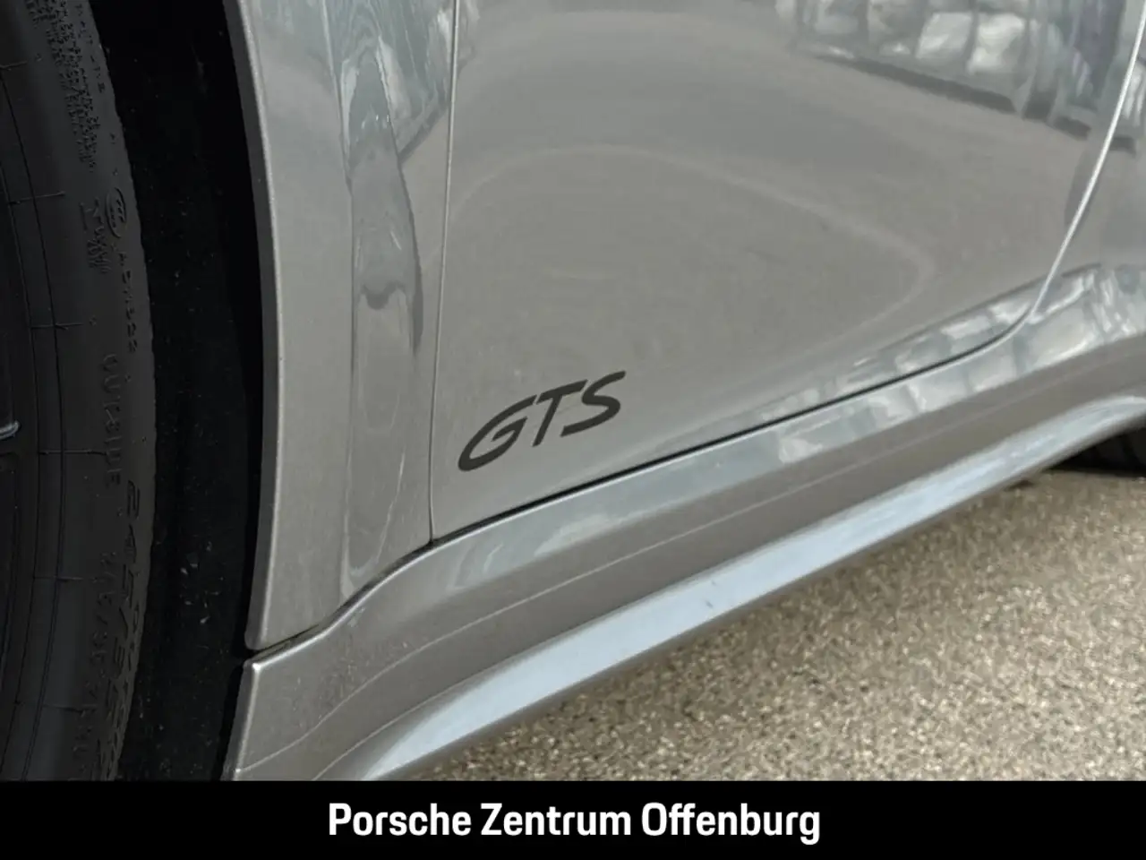 Porsche 992 -2 (911) Carrera 4 GTS Cabriolet 10