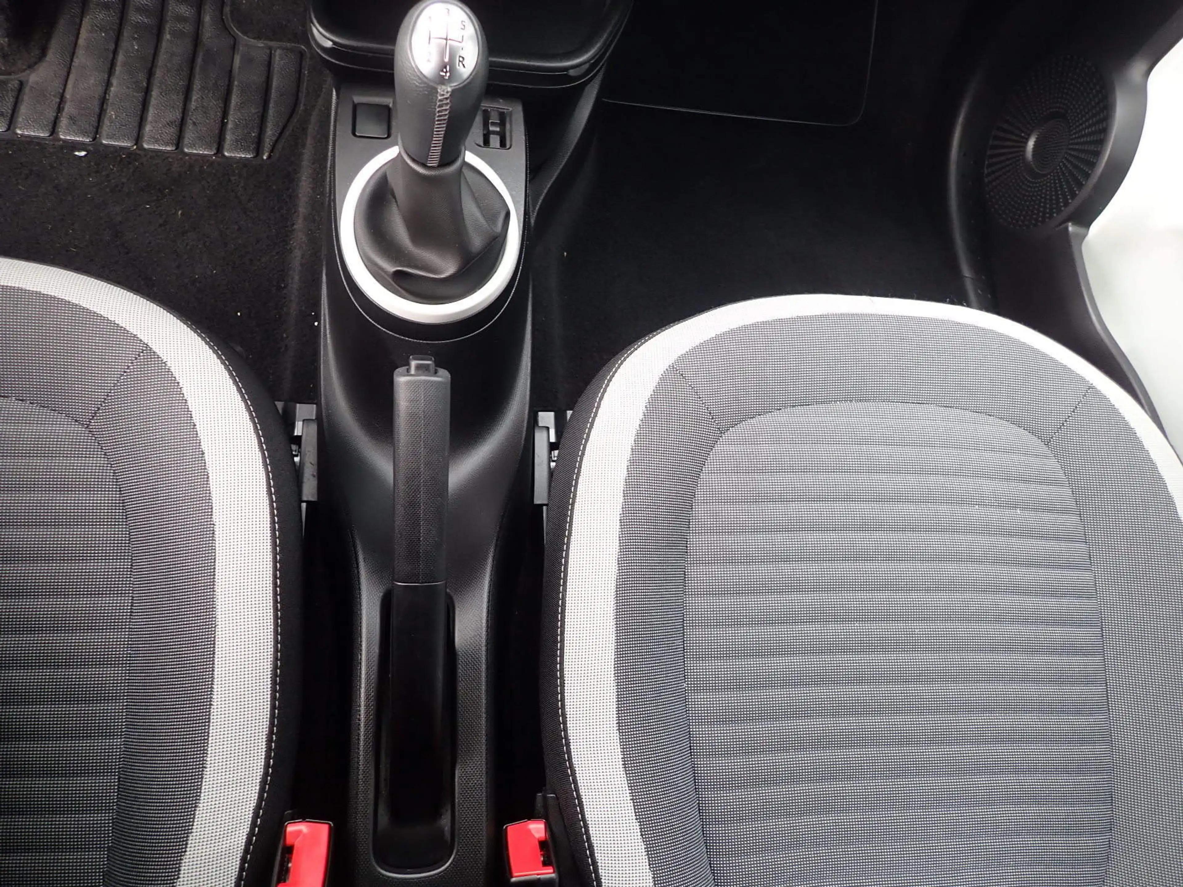 Renault Twingo Limited SCe 70 — photo 12