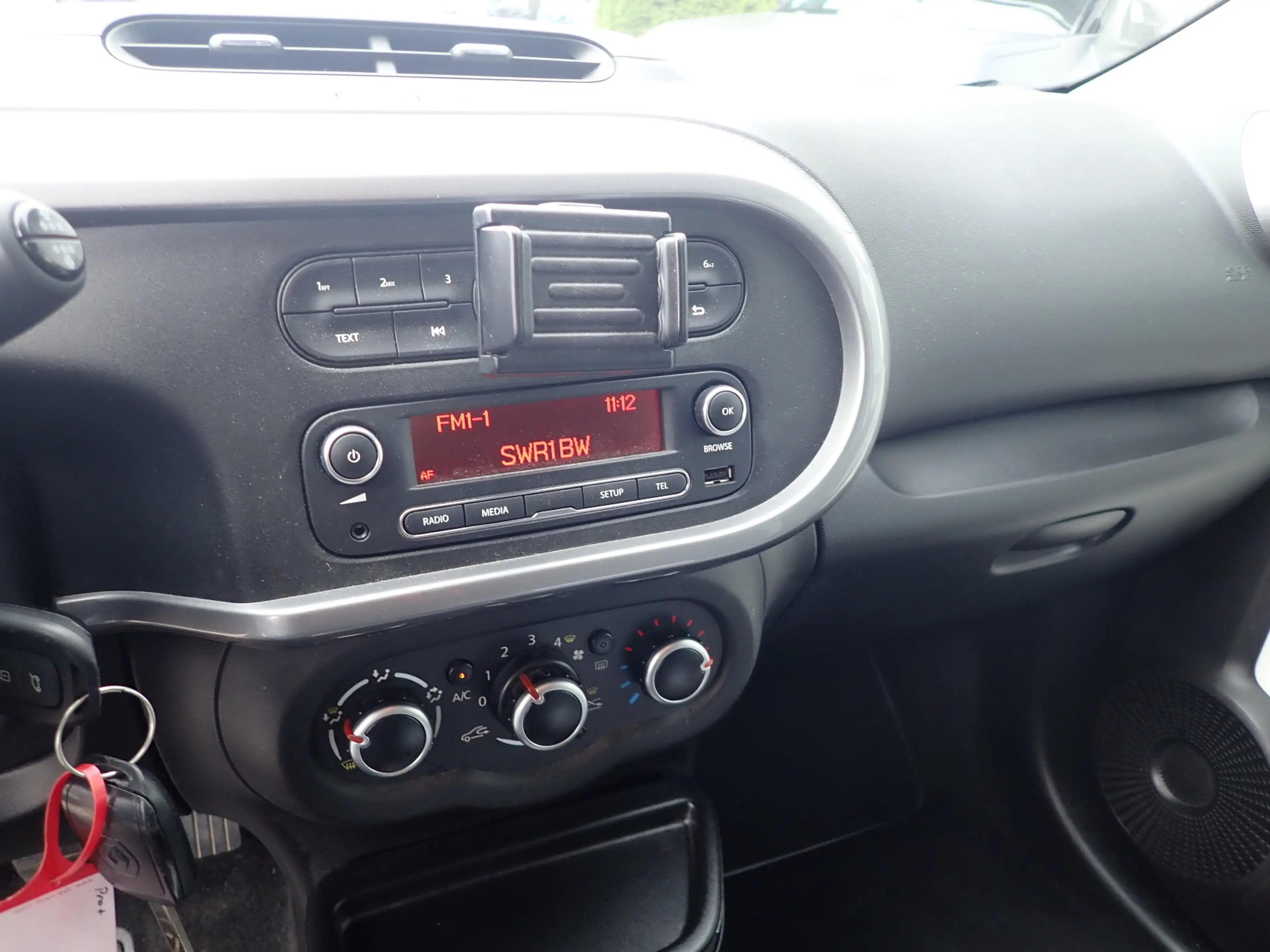 Renault Twingo Limited SCe 70 — photo 10