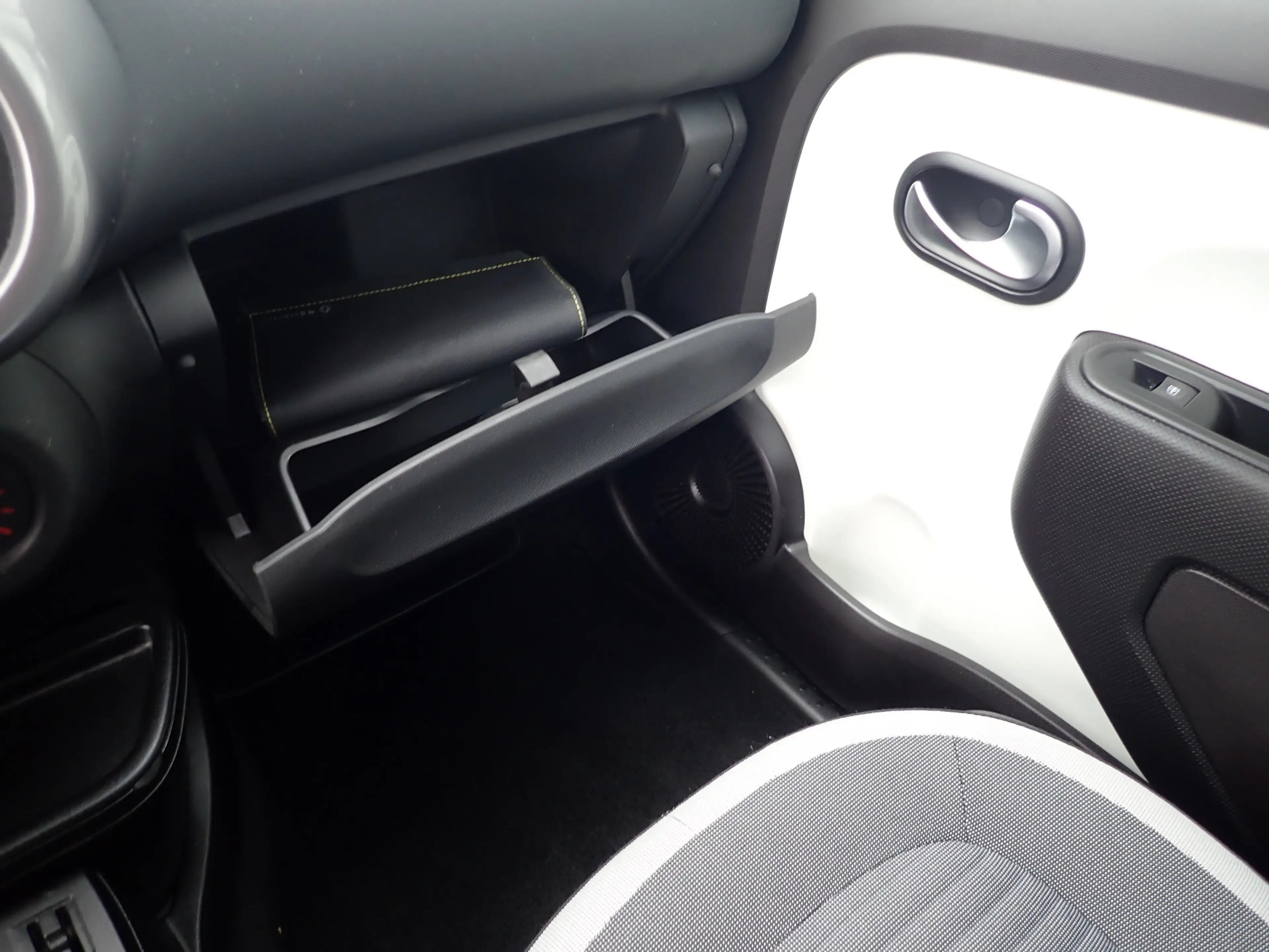 Renault Twingo Limited SCe 70 — photo 13