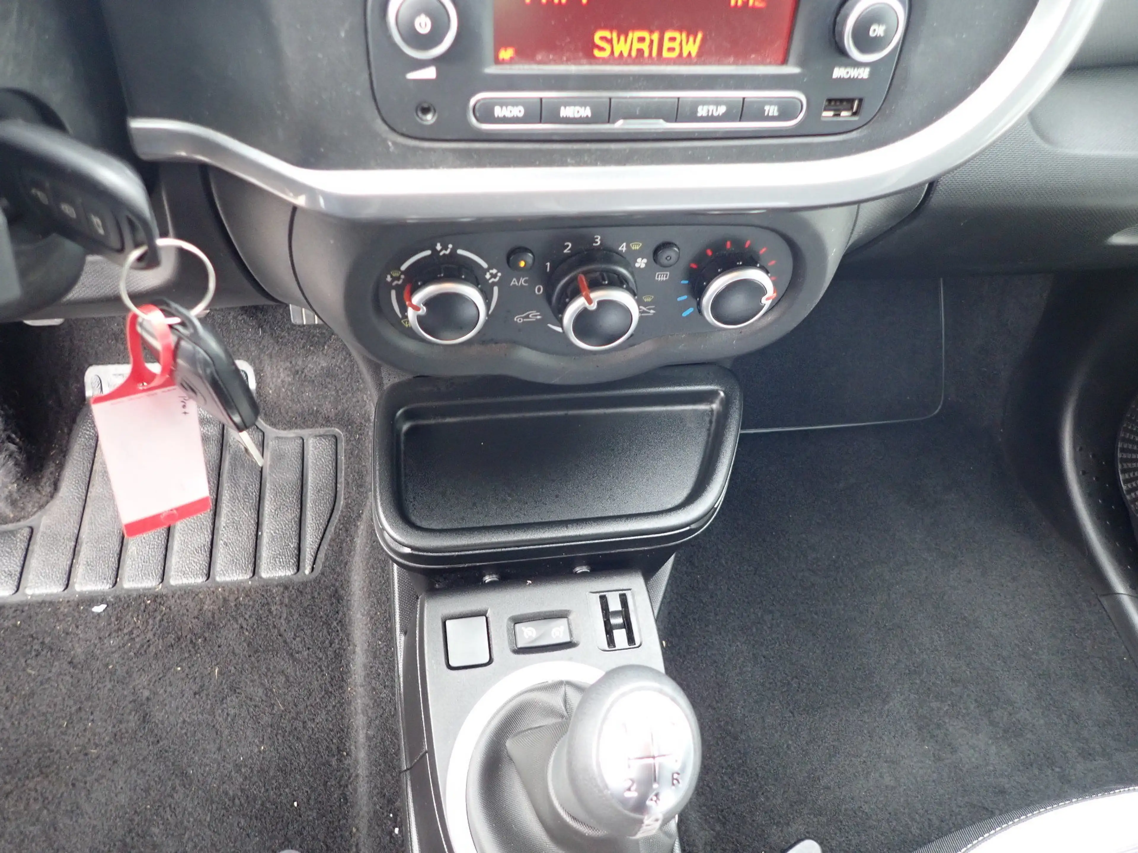 Renault Twingo Limited SCe 70 — photo 11