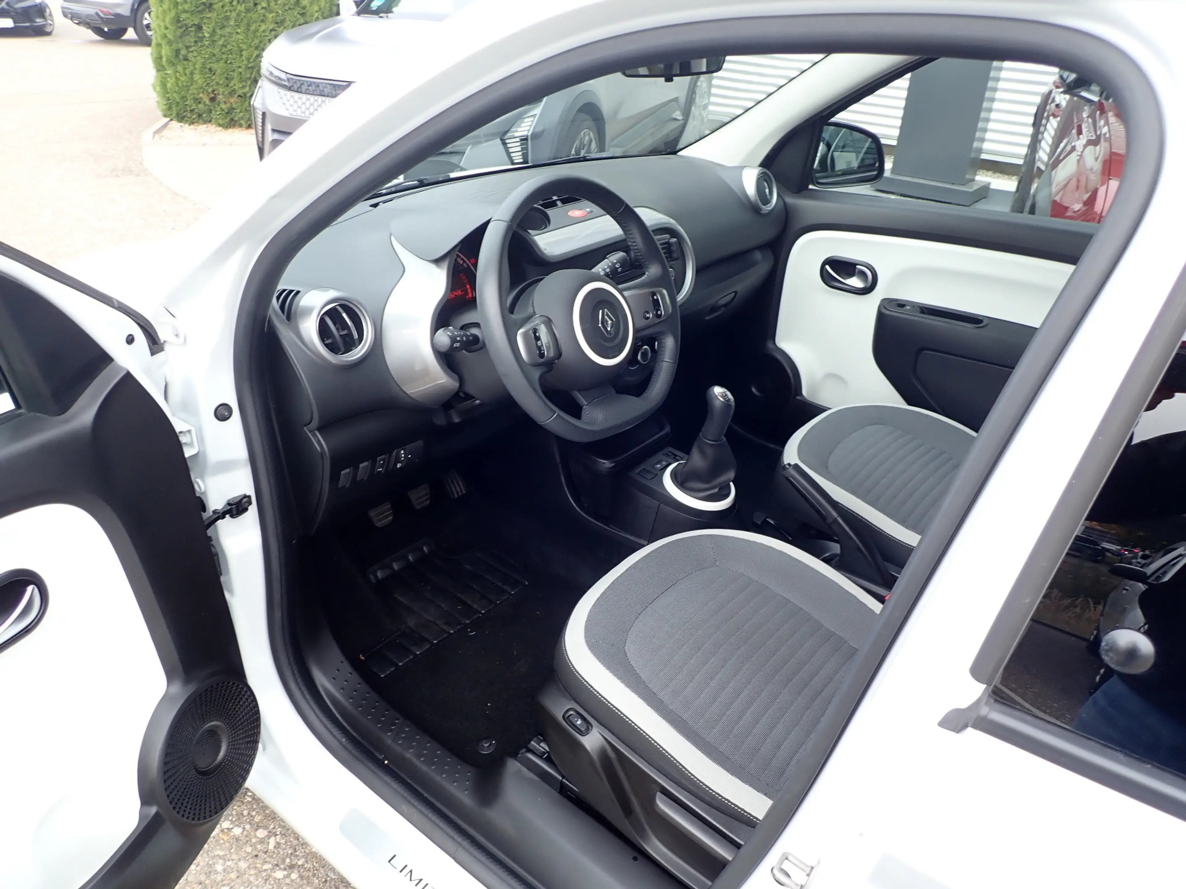 Renault Twingo Limited SCe 70 — photo 8