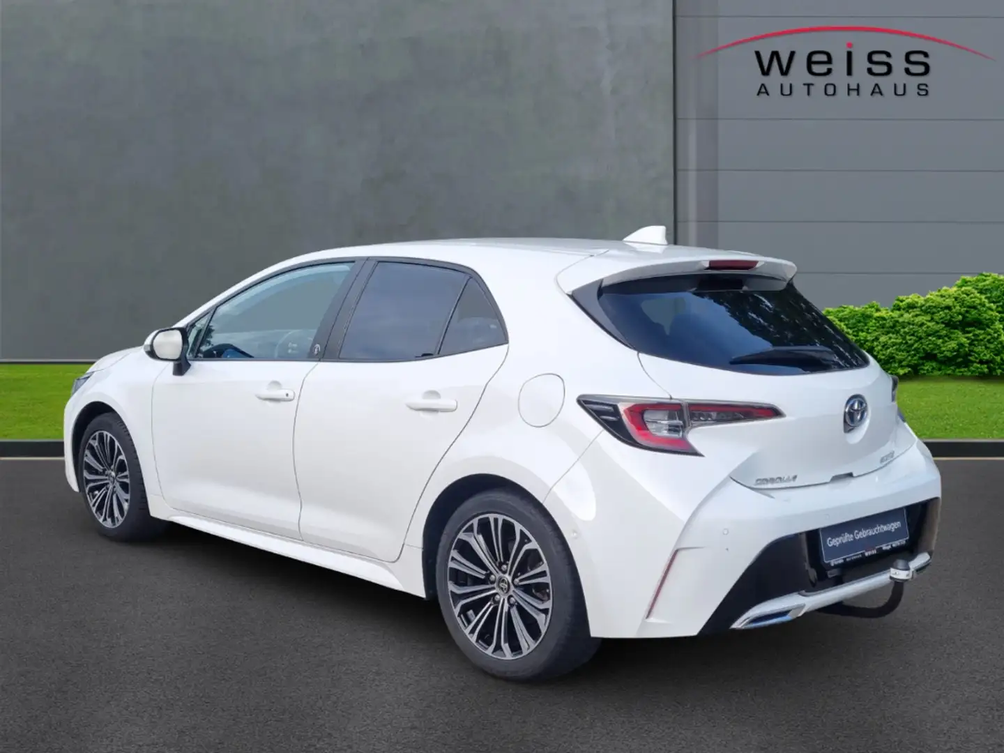 Toyota Corolla Hybrid Team D 2.0 Navi LED ACC AHK M+S Weiß - 2
