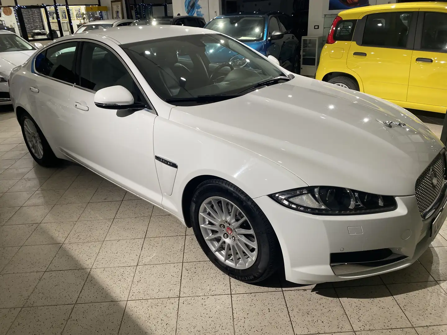 Jaguar XF XF I 2013 Berlina 2.2d Premium Luxury 200cv auto Blanc - 2