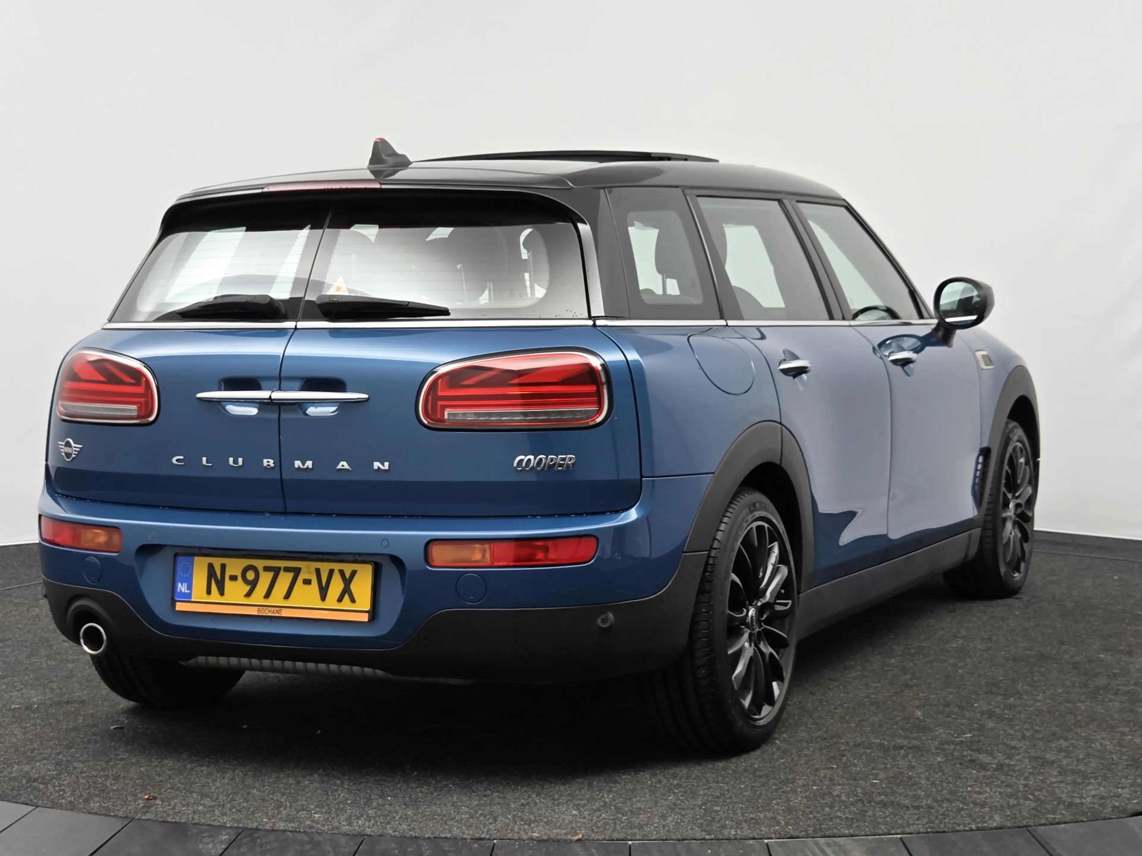 MINI Cooper Clubman 1.5 Business Edition | NL Auto | Panoramadak | Nav — photo 2