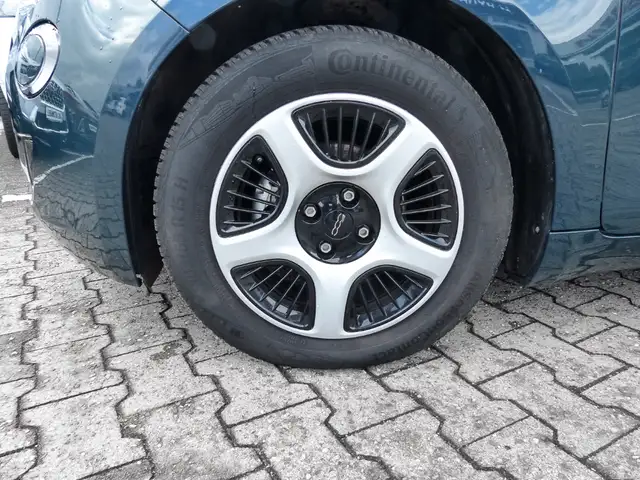Fiat 500e view 3
