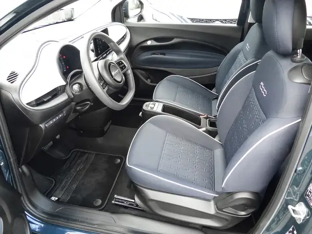 Fiat 500e view 9
