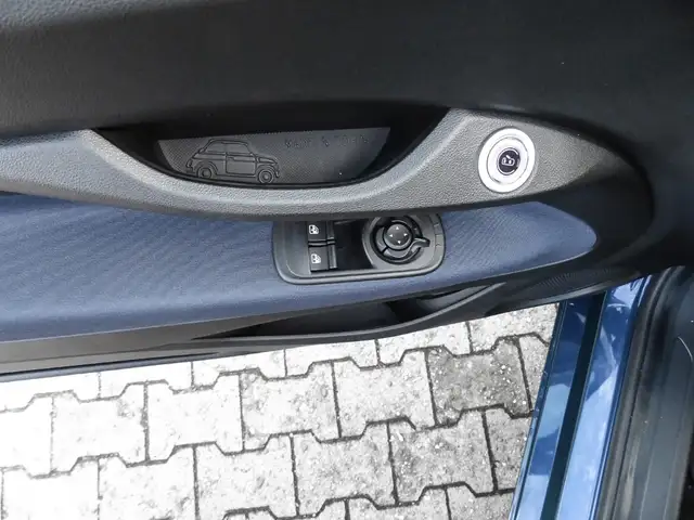 Fiat 500e view 11