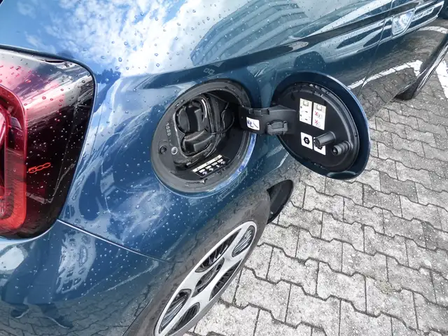 Fiat 500e view 13