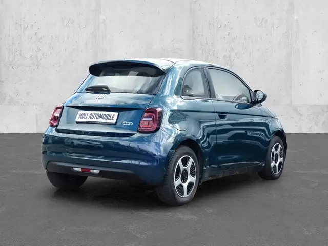 Fiat 500e view 2