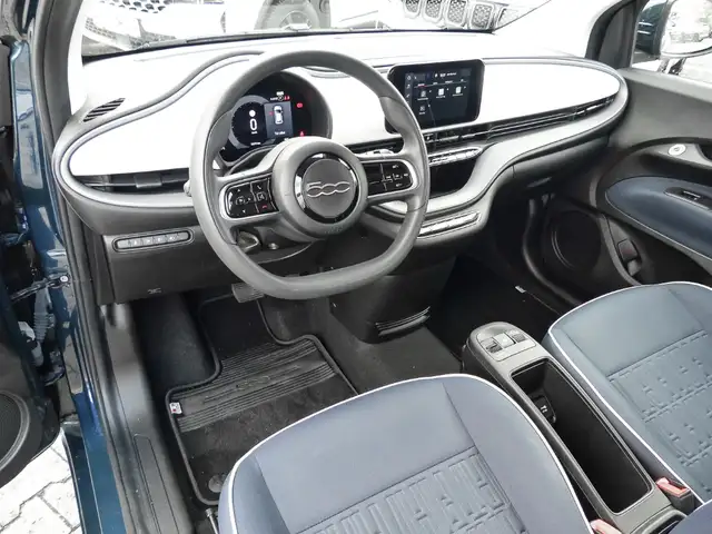 Fiat 500e view 5