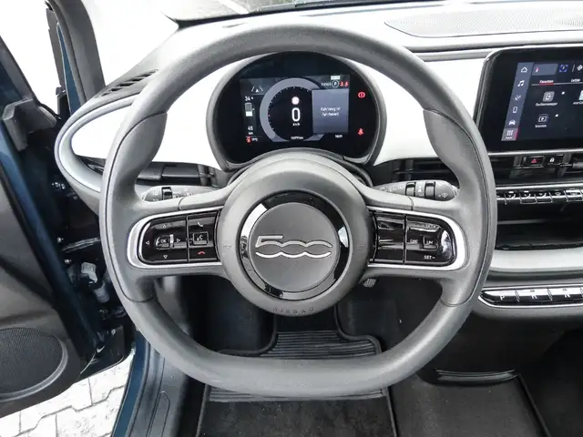 Fiat 500e view 7