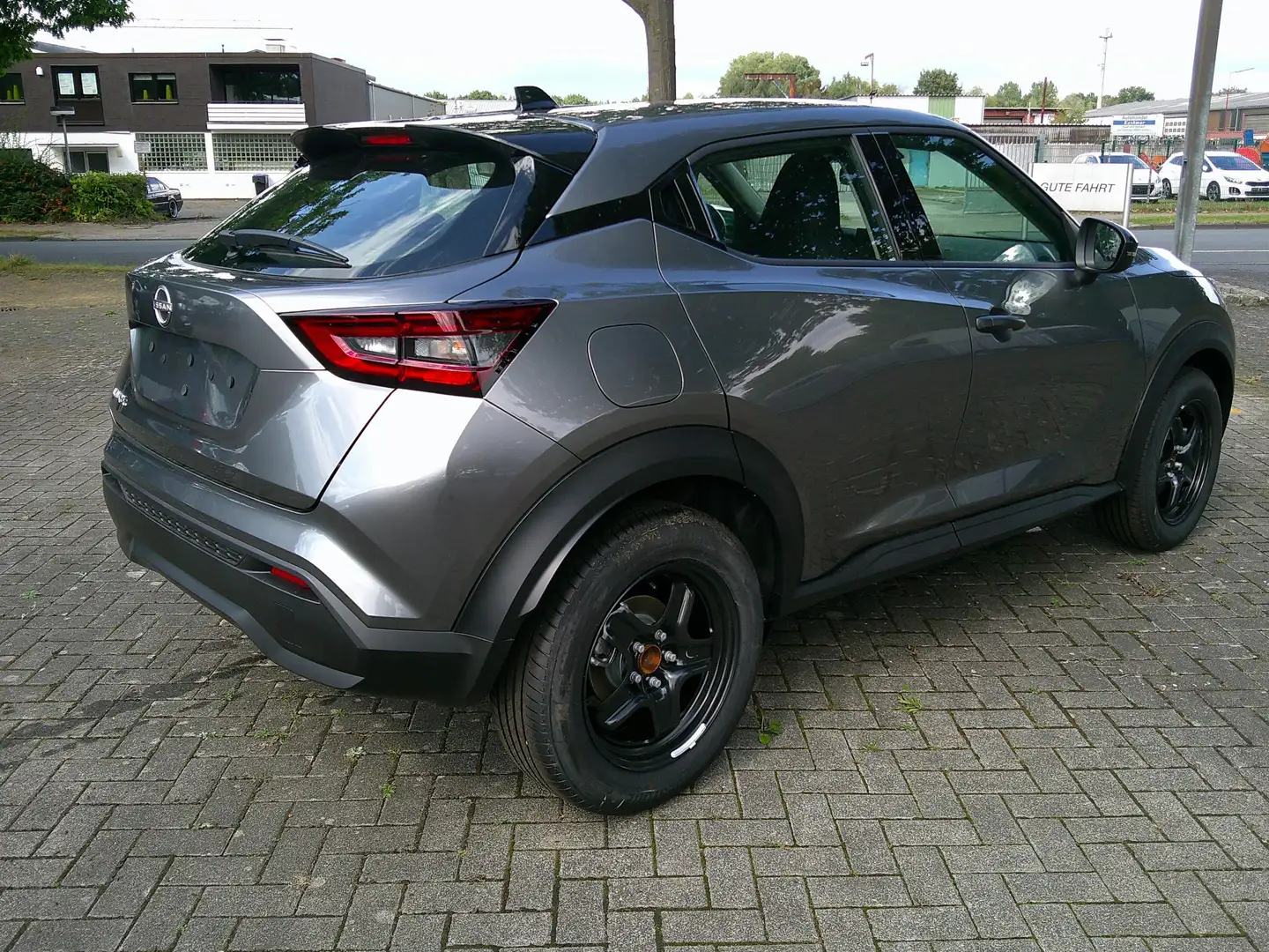 Nissan Juke 1,0 DIG-T 114 PS 6MT ACENTA NC Komfort Grau - 2