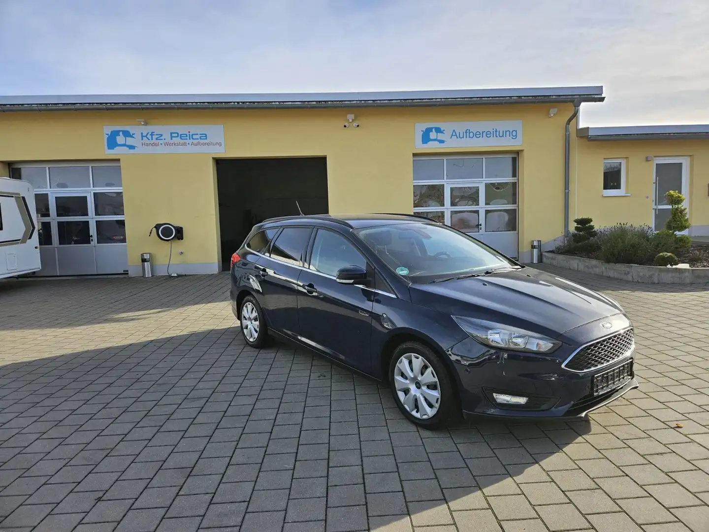 Ford Focus Turnier Cool&Connect*Navi*SHZ*PDC*Android* Blau - 1