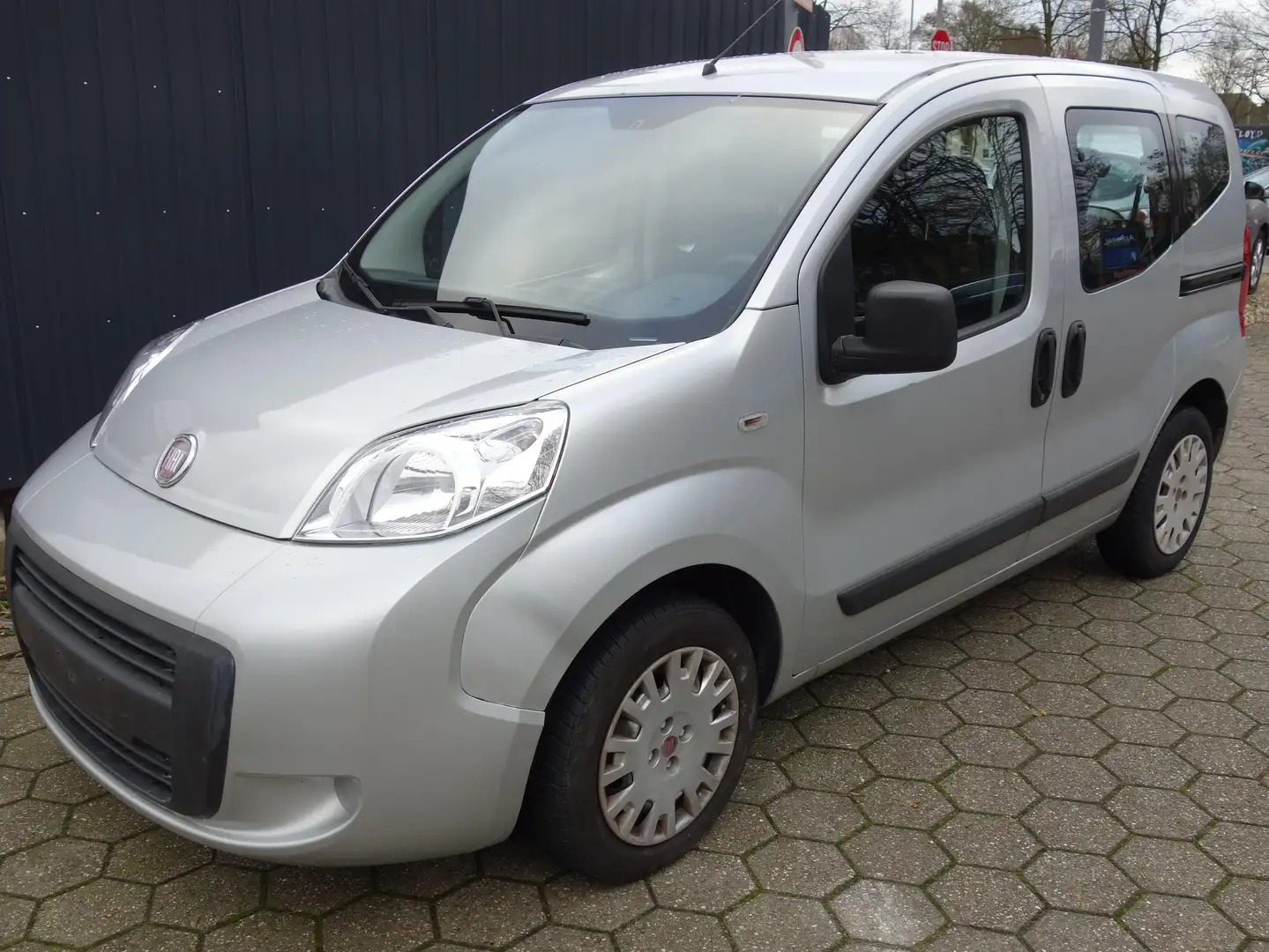 Fiat Qubo Qubo 1.4 8V Active TÜV 12.2025 Silber - 2