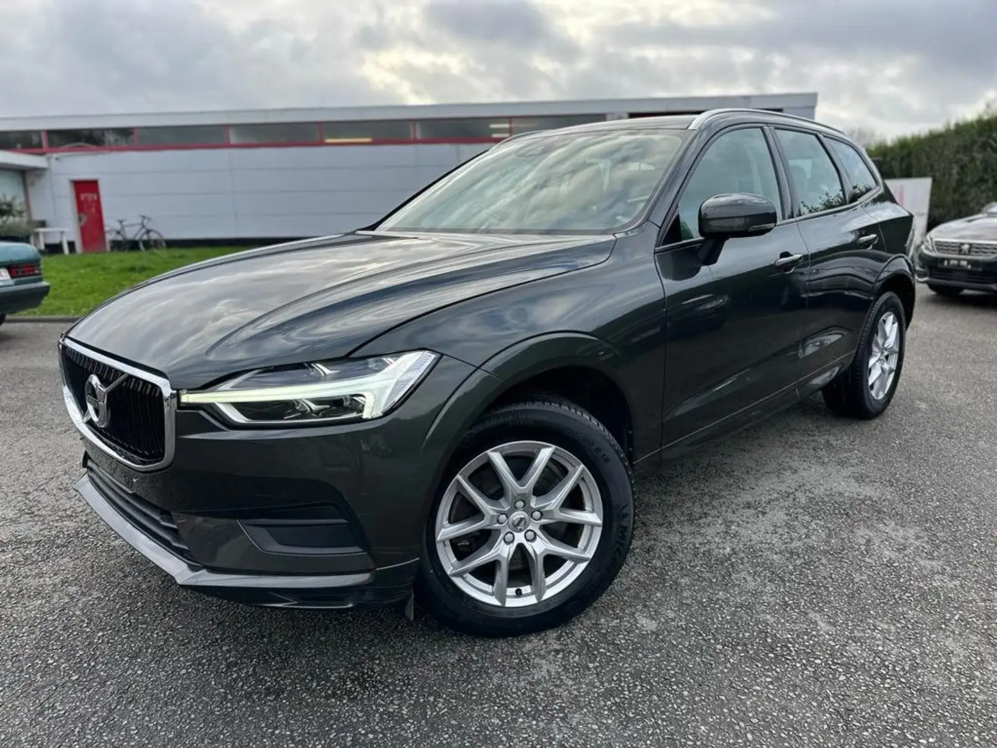 Volvo XC60 2.0 T5 Momentum Geartronic Gris - 1