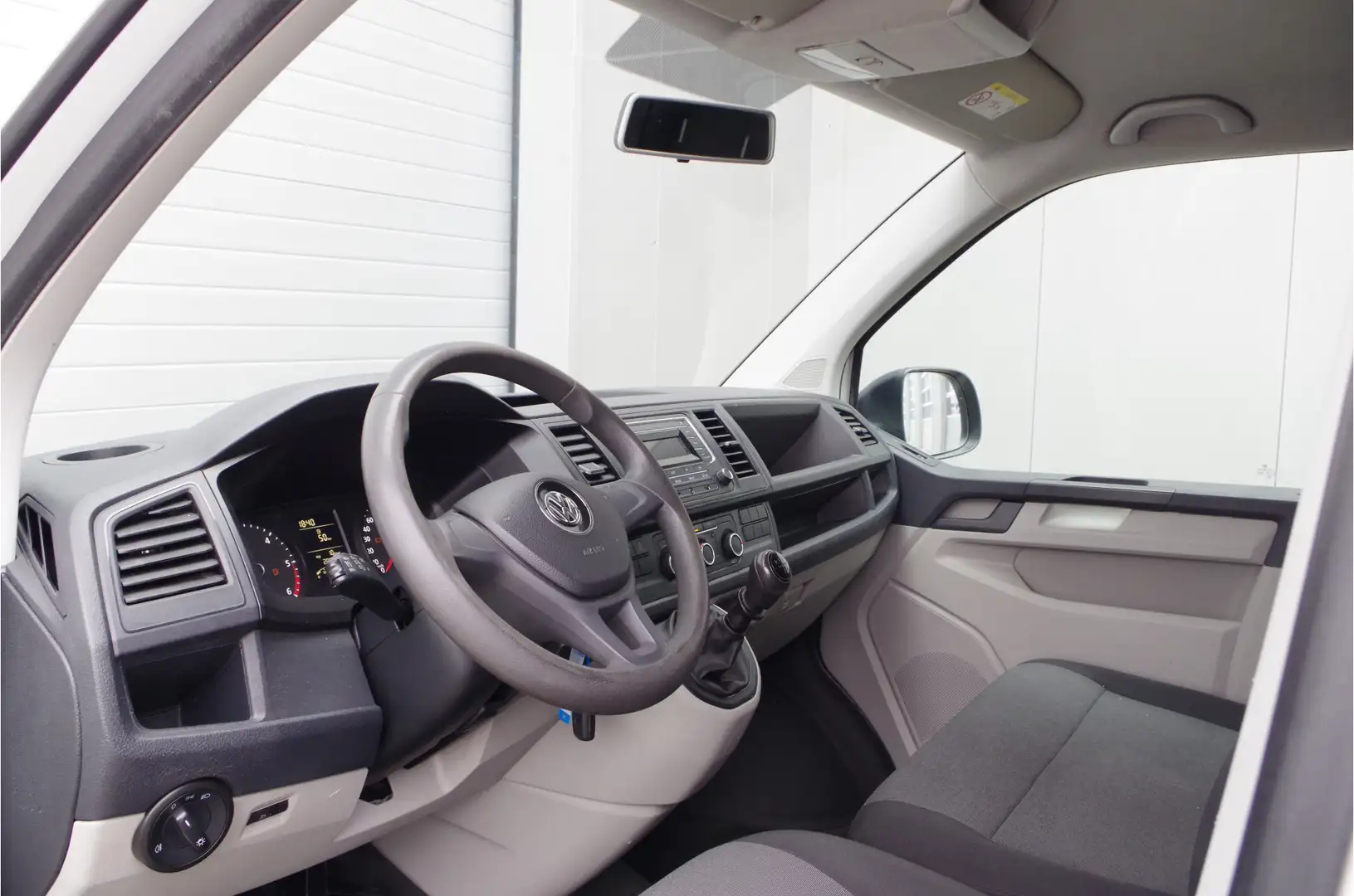 Volkswagen T6 Transporter 2.0 TDI L2H1 Trendline 102pk/Trekhaak/cruise cont Wit - 2
