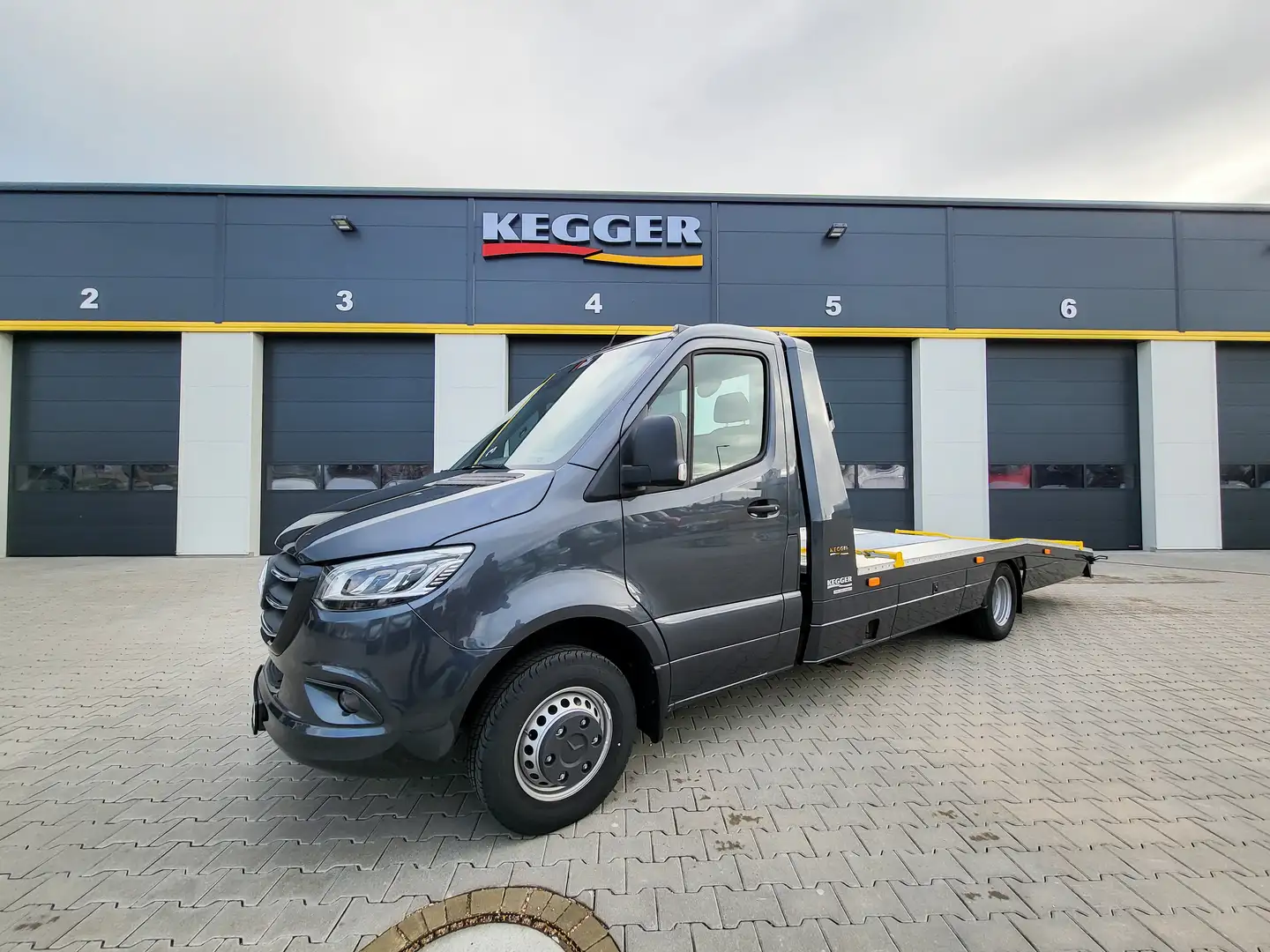 Mercedes-Benz Sprinter 519 V6 CDI SOFORT * AHK/MBUX/KEGGER/LED Grau - 1