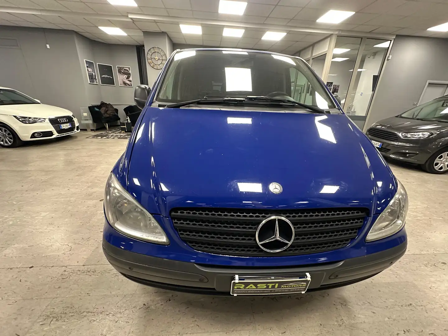 Mercedes-Benz Vito 111CDI 2.2 116 CV Bleu - 2