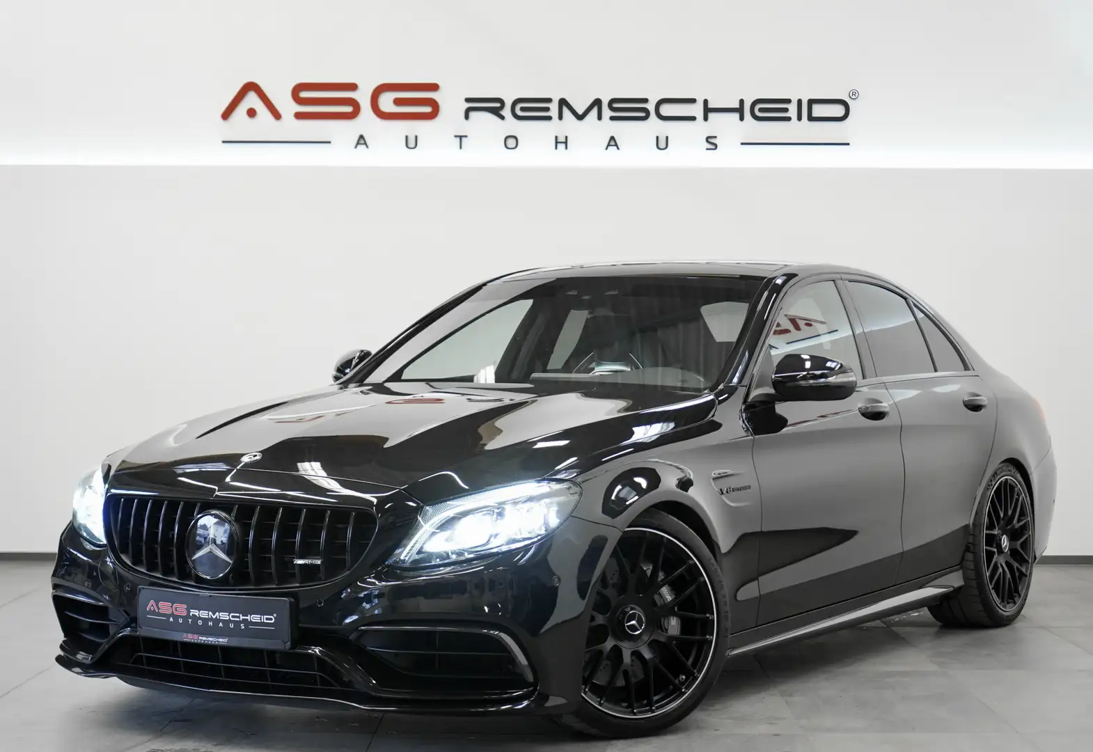 Mercedes-Benz C 63 AMG Limousine *19 *Schale *Pano*Distr.*Kam Schwarz - 1