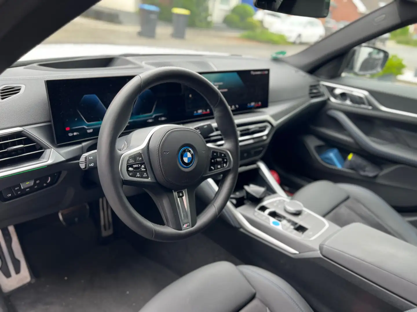 BMW i4 i4 eDrive40 Gran Coupe M Sport PRO mit Zertifikat Weiß - 2