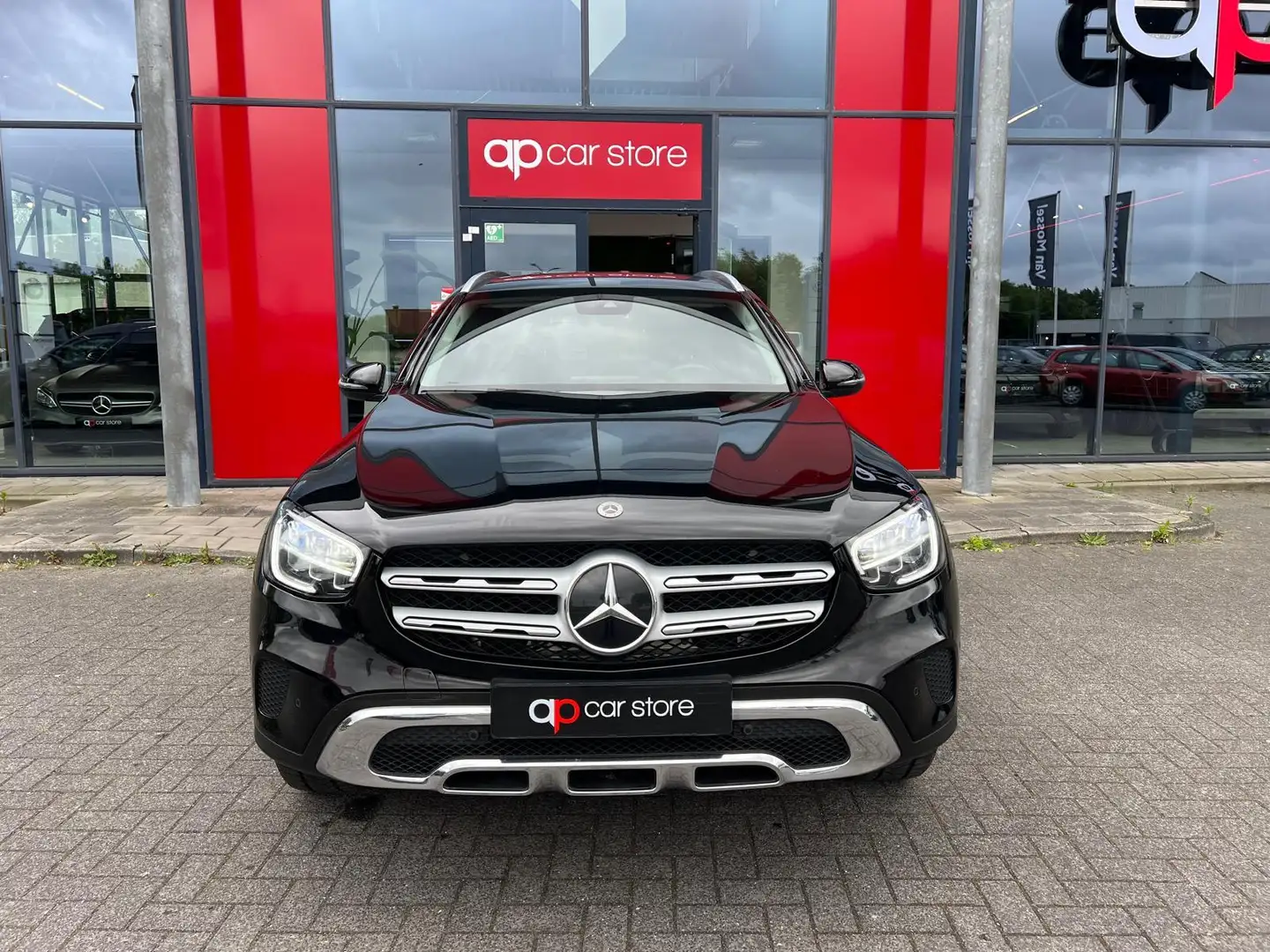 Mercedes-Benz GLC 300 300e 4MATIC Business Solution Luxury Schwarz - 2