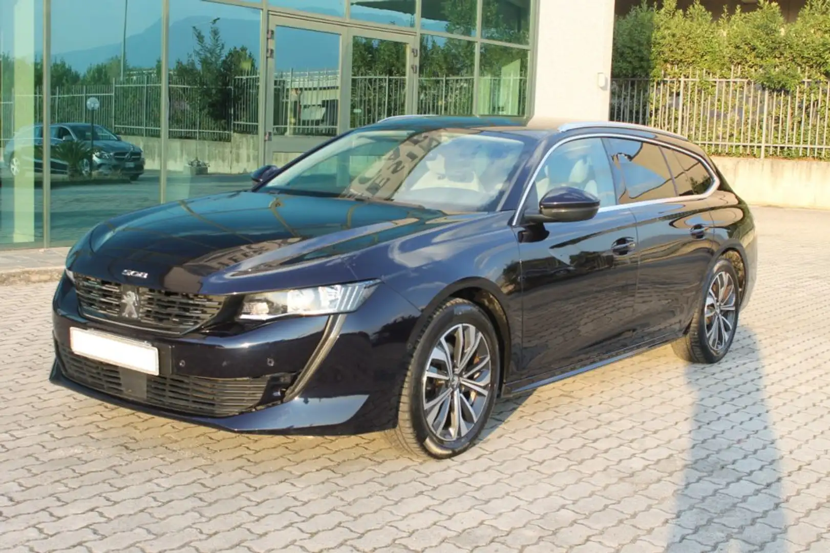 Peugeot 508 1.5 BlueHDi 130 Stop&Start EAT8 SW Allure Blau - 1