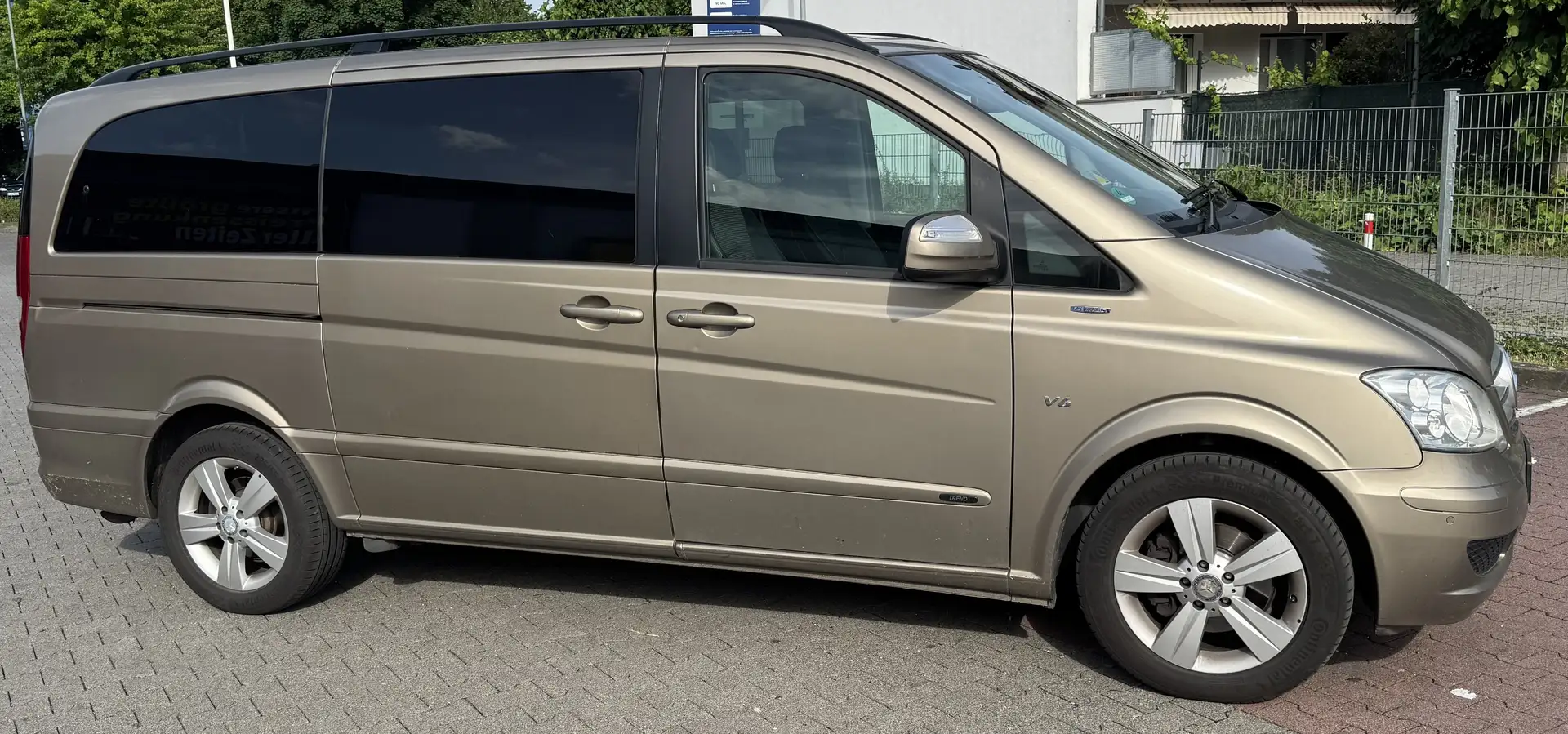 Mercedes-Benz Viano Viano Diesel 3.0 CDI DPF lang Automatik Trend Edit Beige - 1