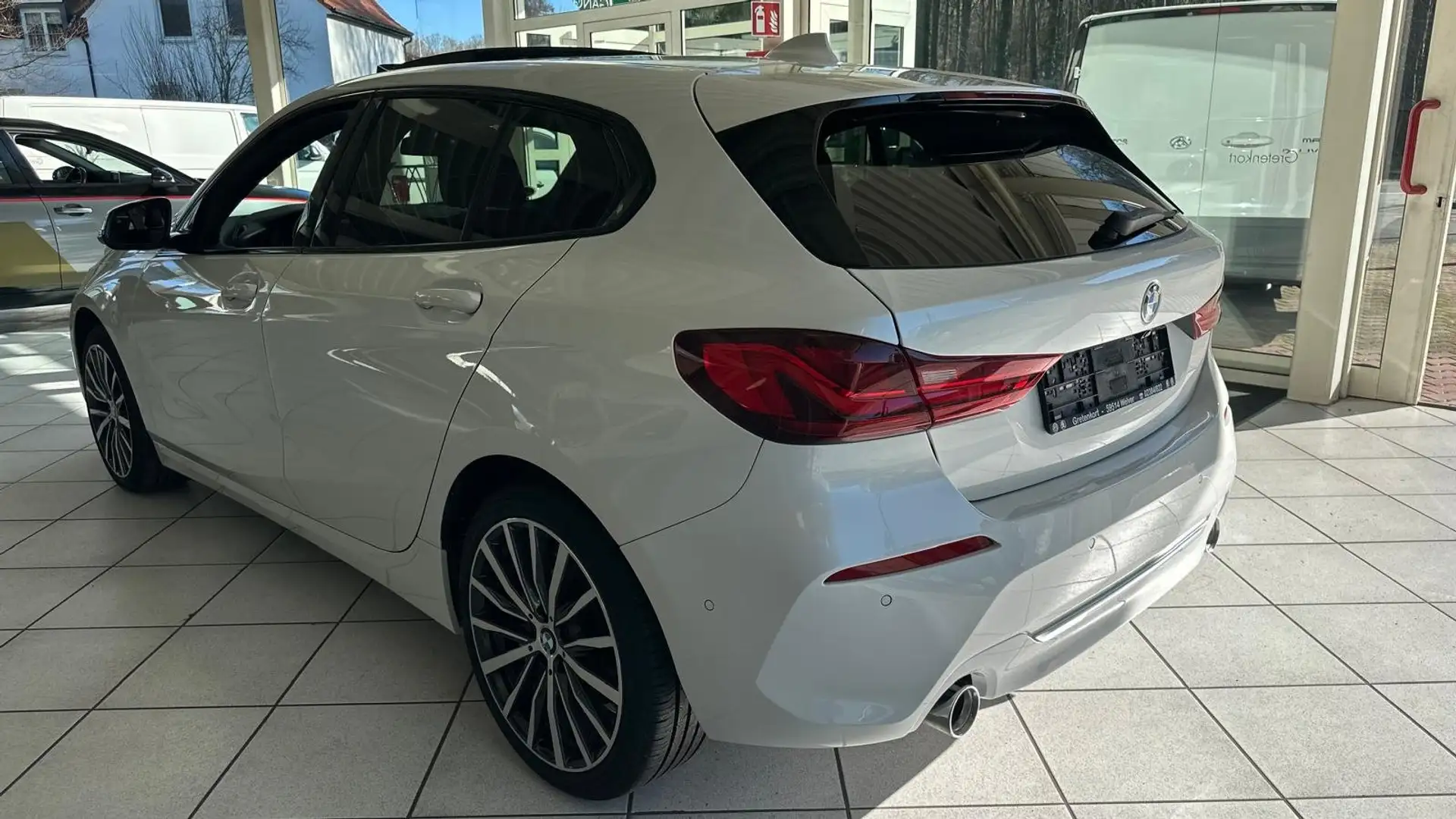 BMW 118 118 d Luxury Line,Panoramadach,Lederausstattung Weiß - 2