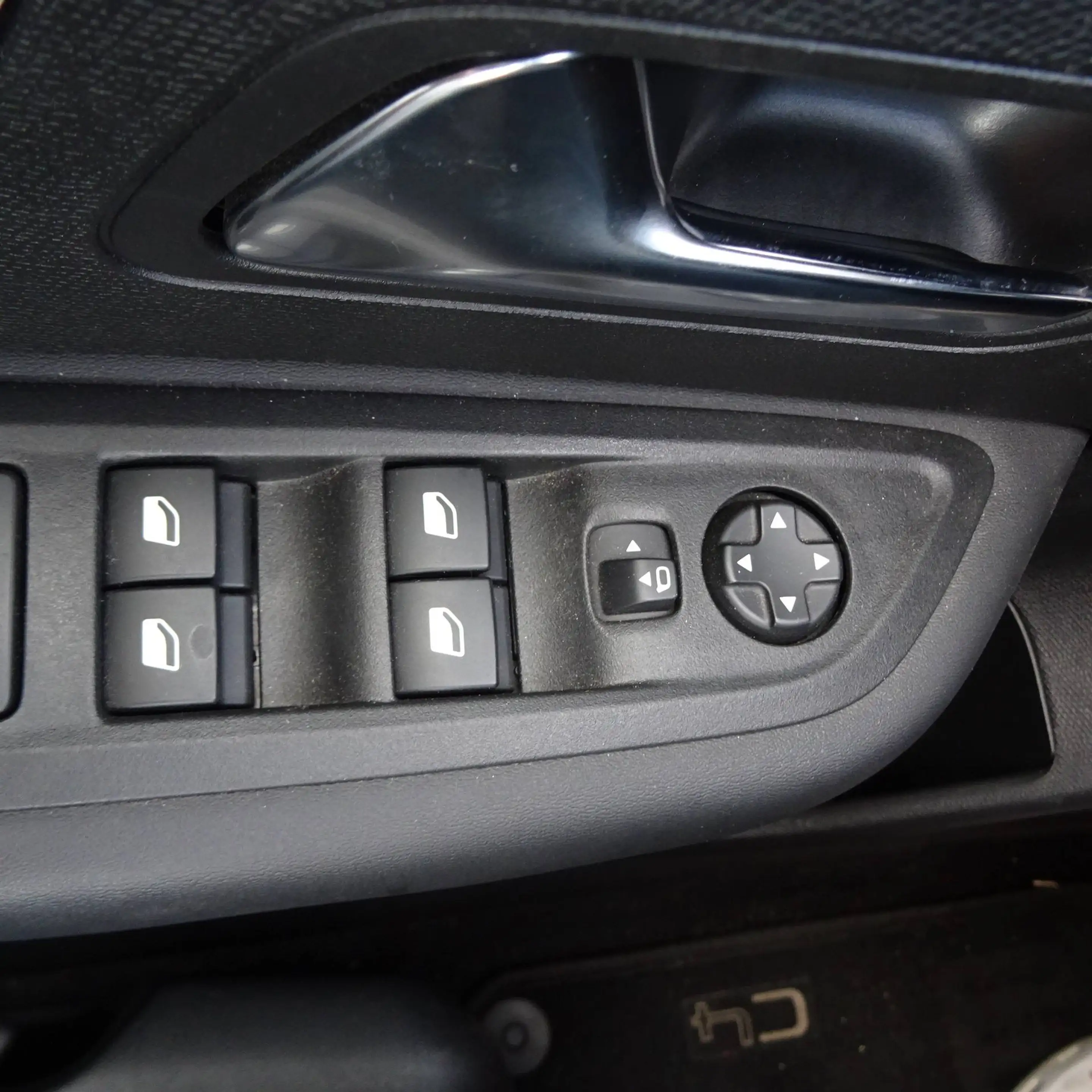 Citroen C4 C4 BlueHDI 110 Shine — photo 3