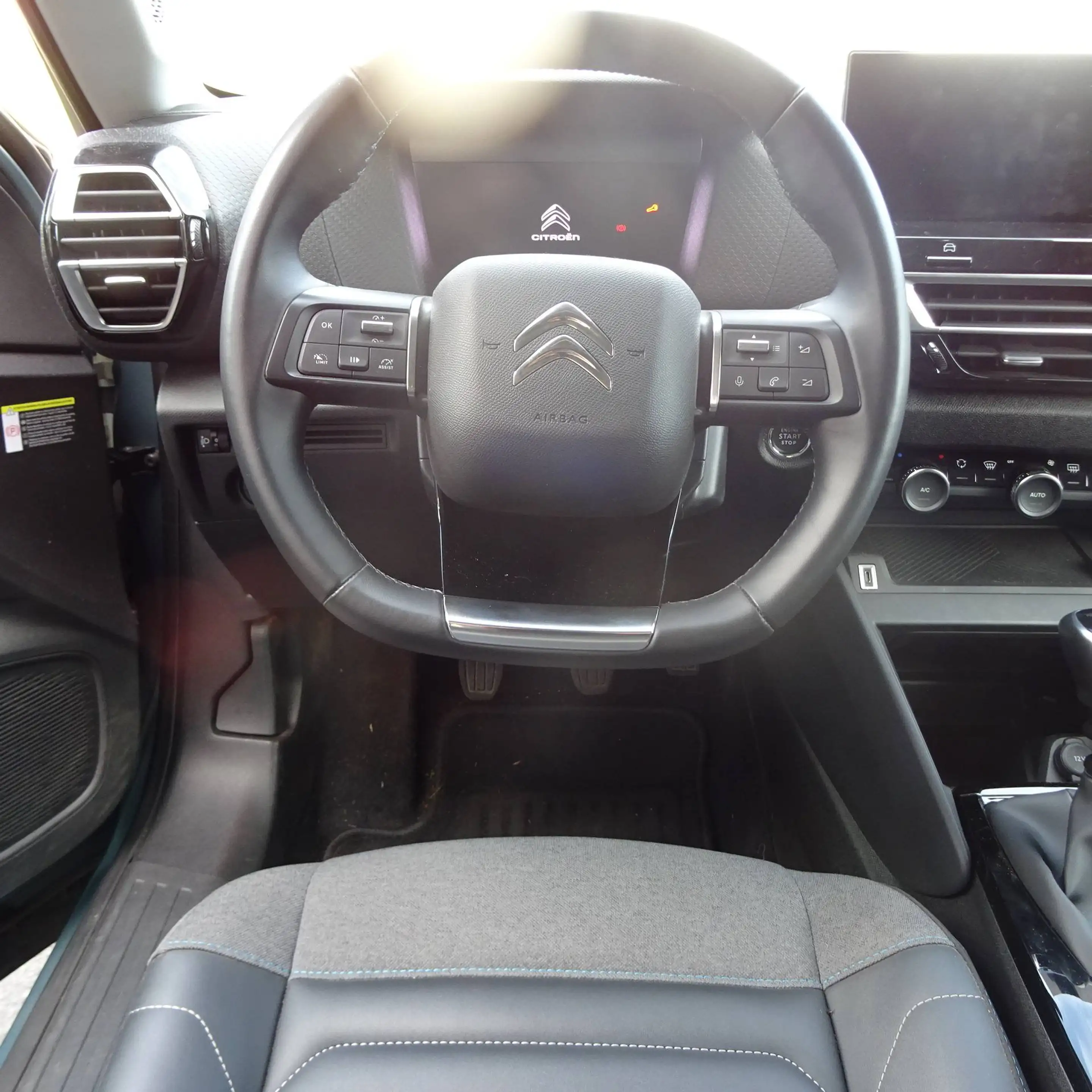 Citroen C4 C4 BlueHDI 110 Shine — photo 12